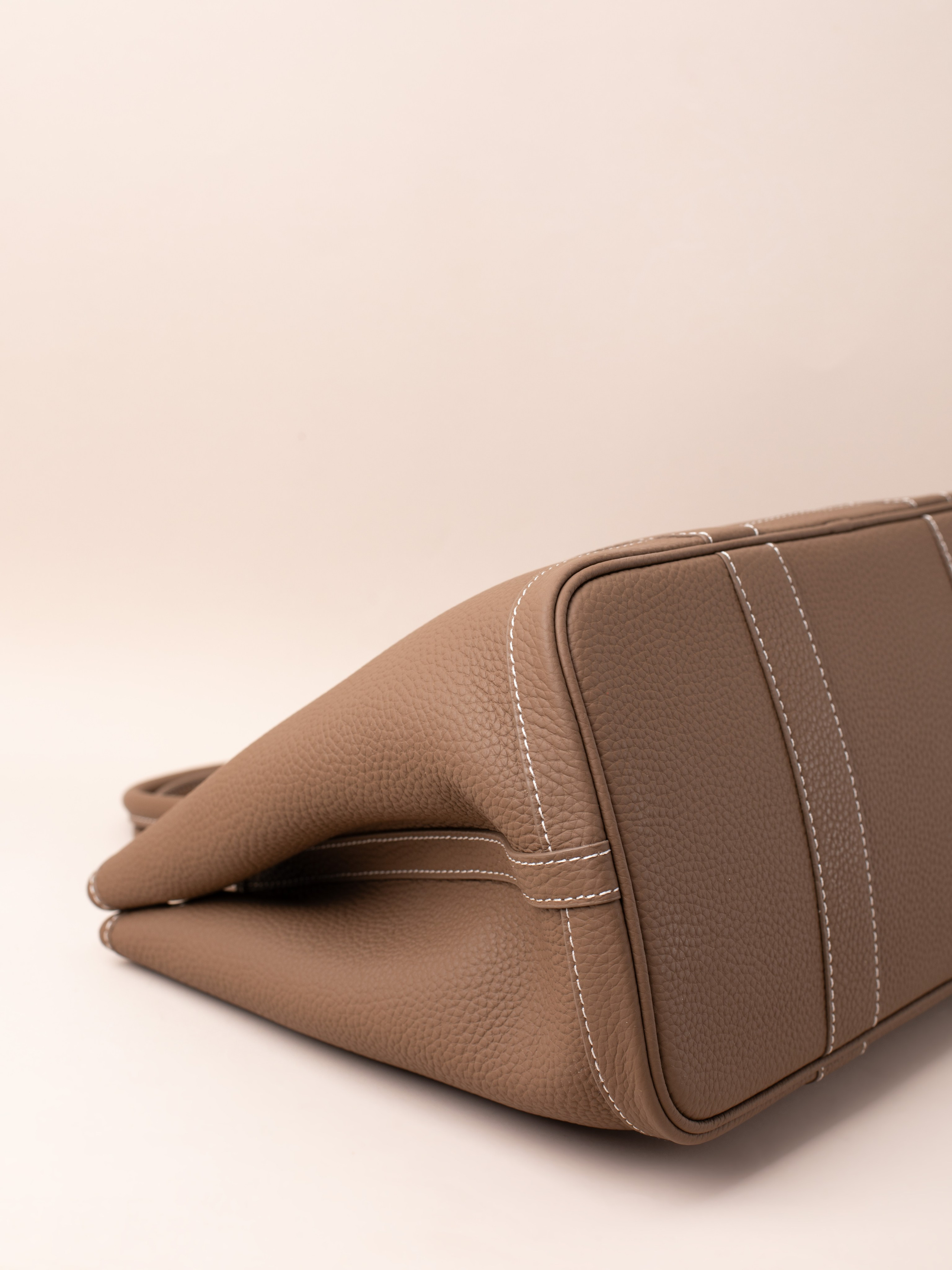 Женские сумки. Фотостудия предметной и модельной съёмки для маркетплейсов