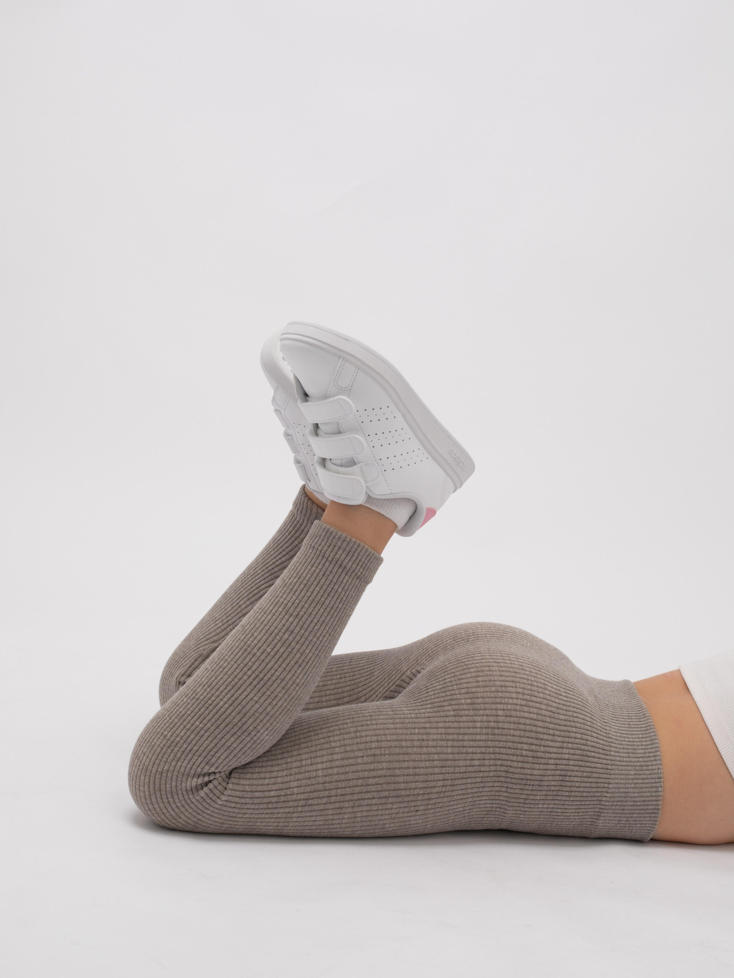 Детские лосины. Фотостудия предметной и модельной съёмки для маркетплейсов