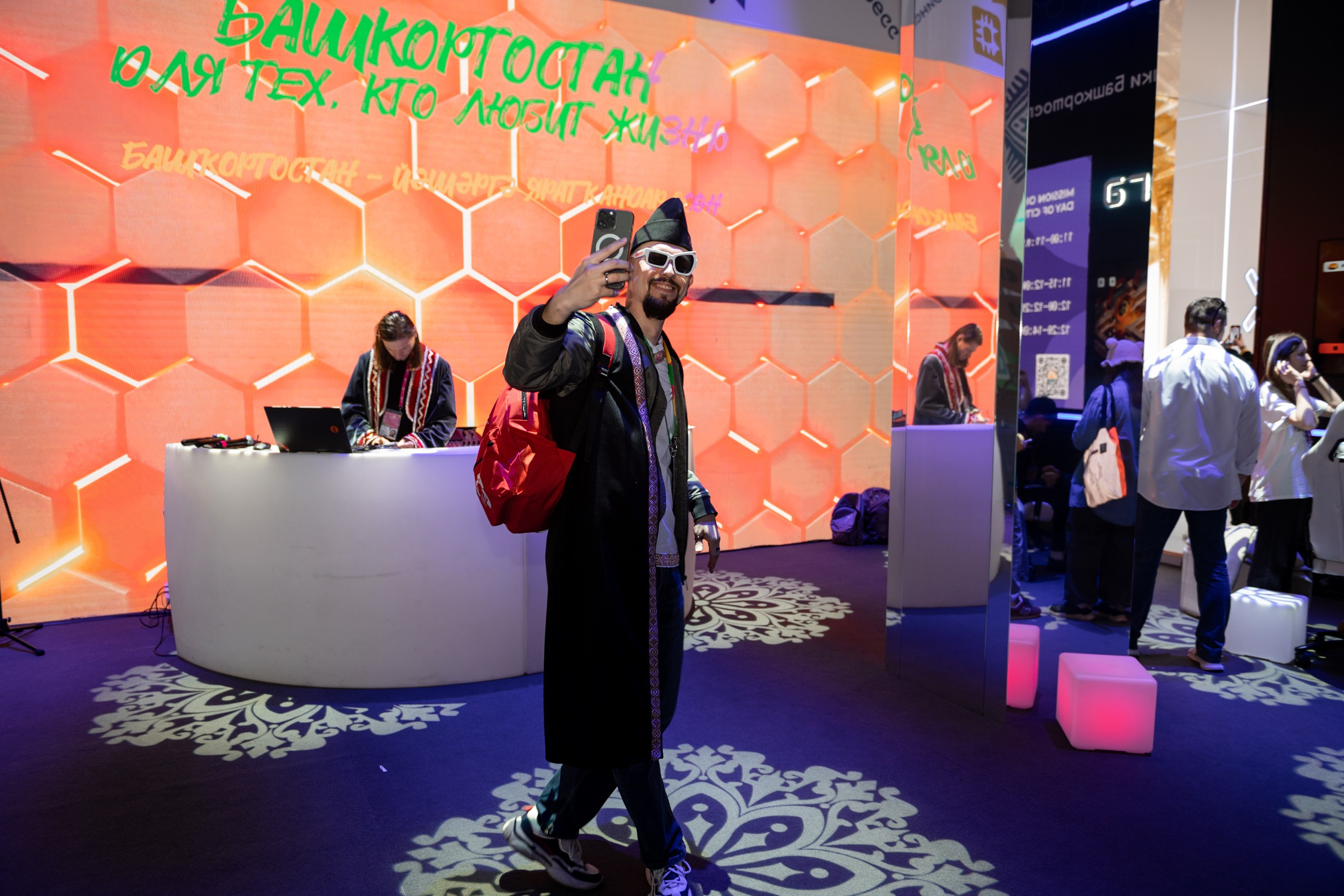 Всемирный фестиваль молодежи 2024. Свадебный и семейный фотограф София Невская