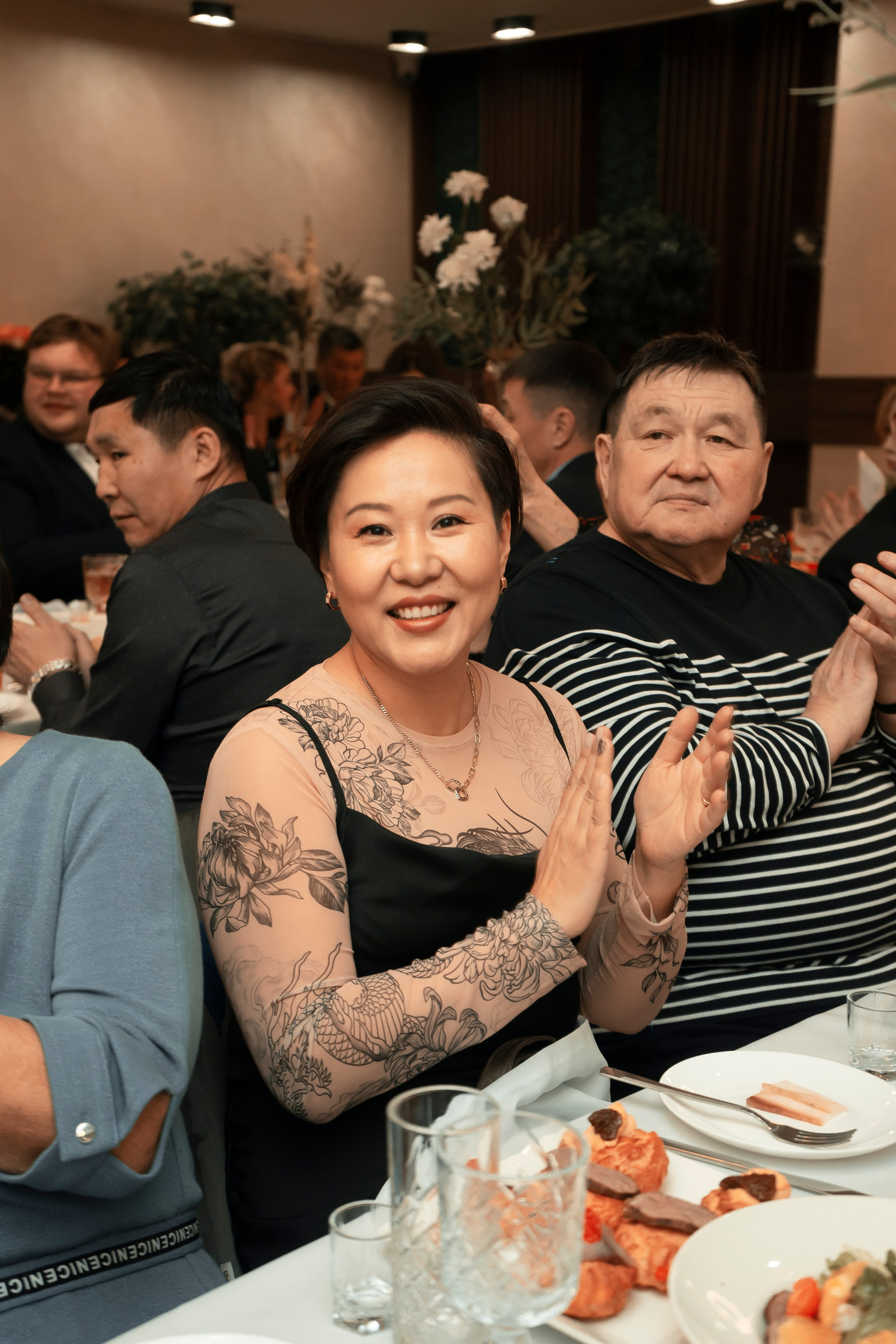 Свадебные фотографии из отеля Чингисхан города Улан-Удэ Алексея и Оюны. Фотограф в Улан-Удэ. Свадебный фотограф в Улан-Удэ