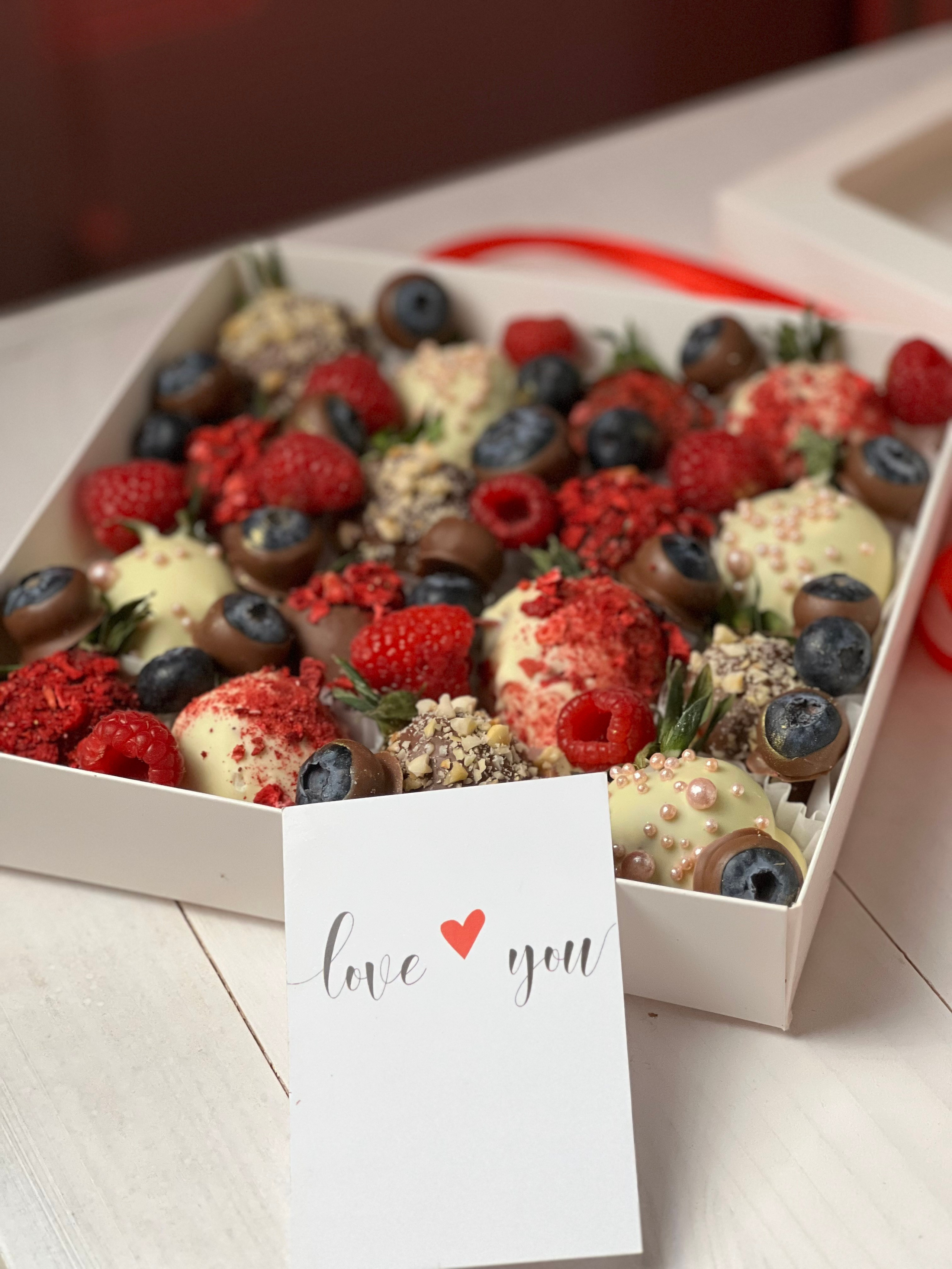 Ягоды в шоколаде. Выездной кейтеринг, съедобные букеты, торты и сладости на заказ