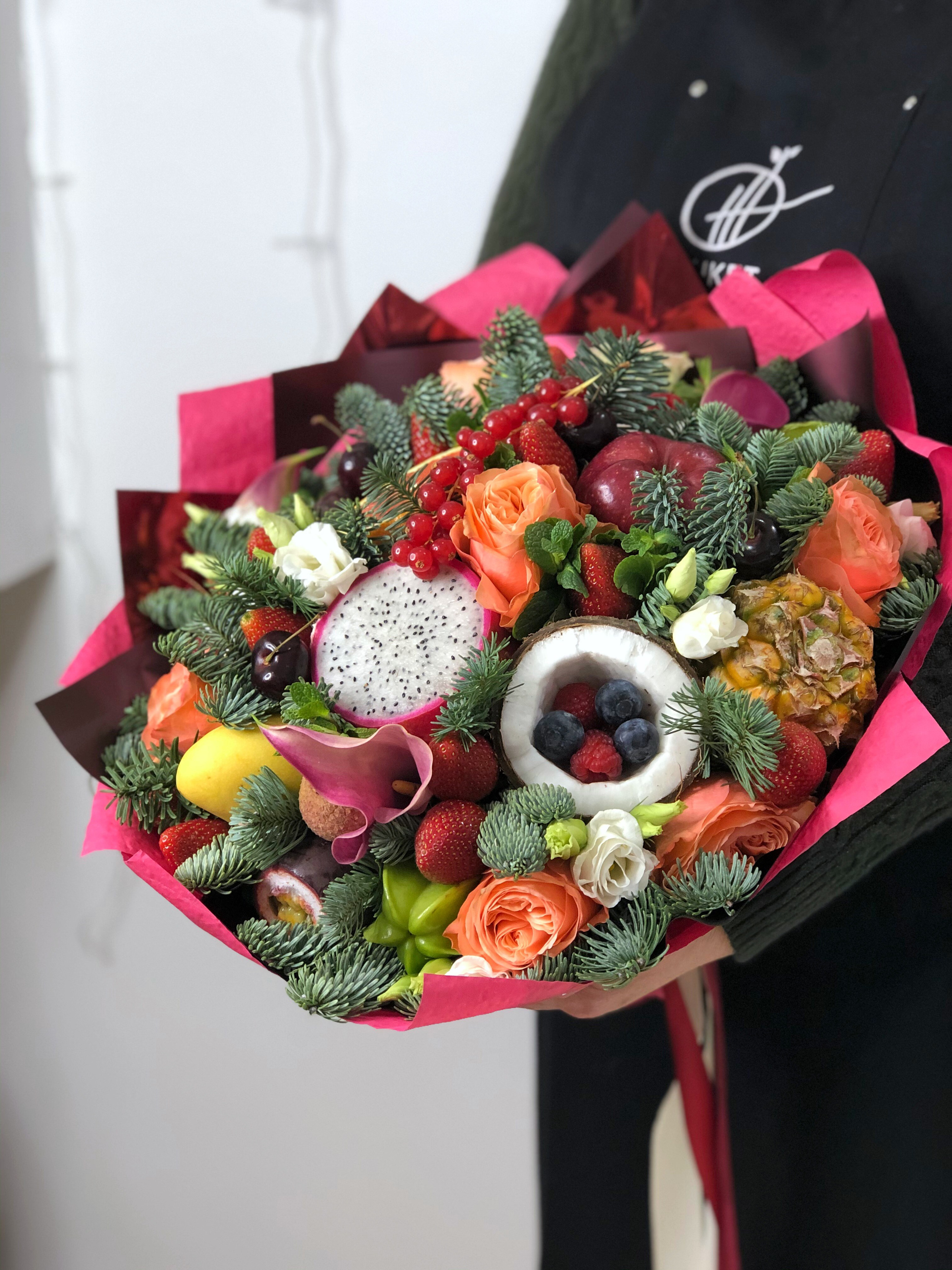 Фруктовые. Выездной кейтеринг, съедобные букеты, торты и сладости на заказ