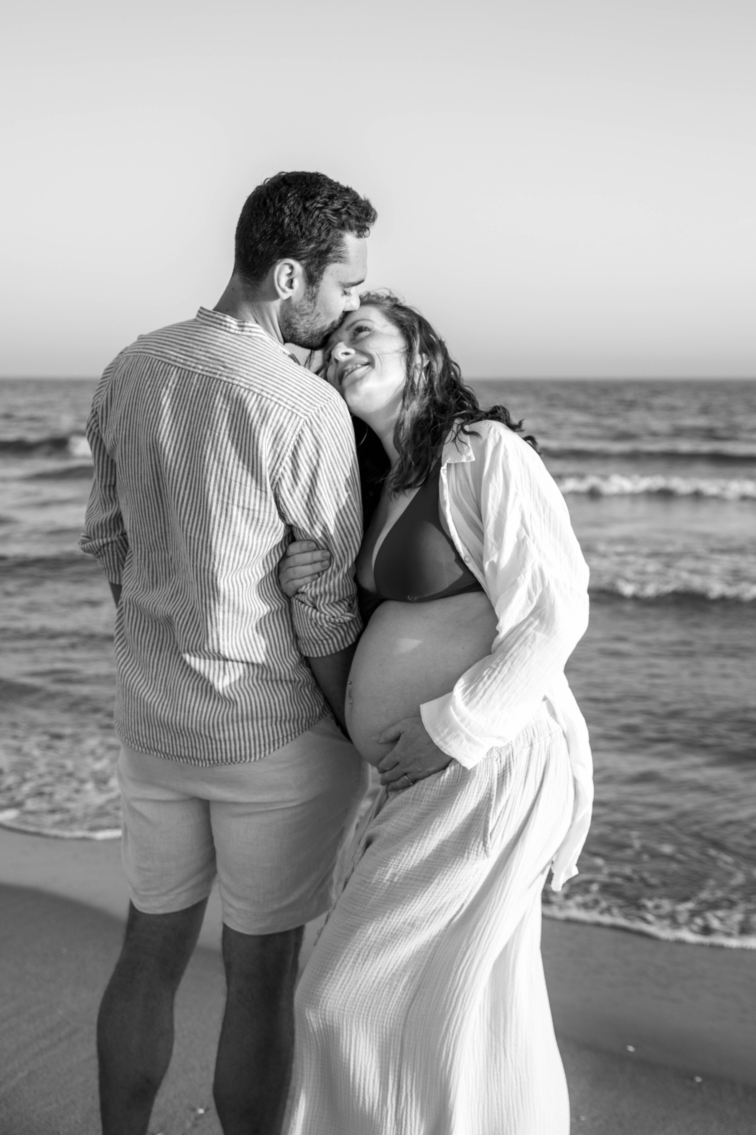 An Ocean of Love and Anticipation. Professional Photographer in Portugal. Oksana Lomnova