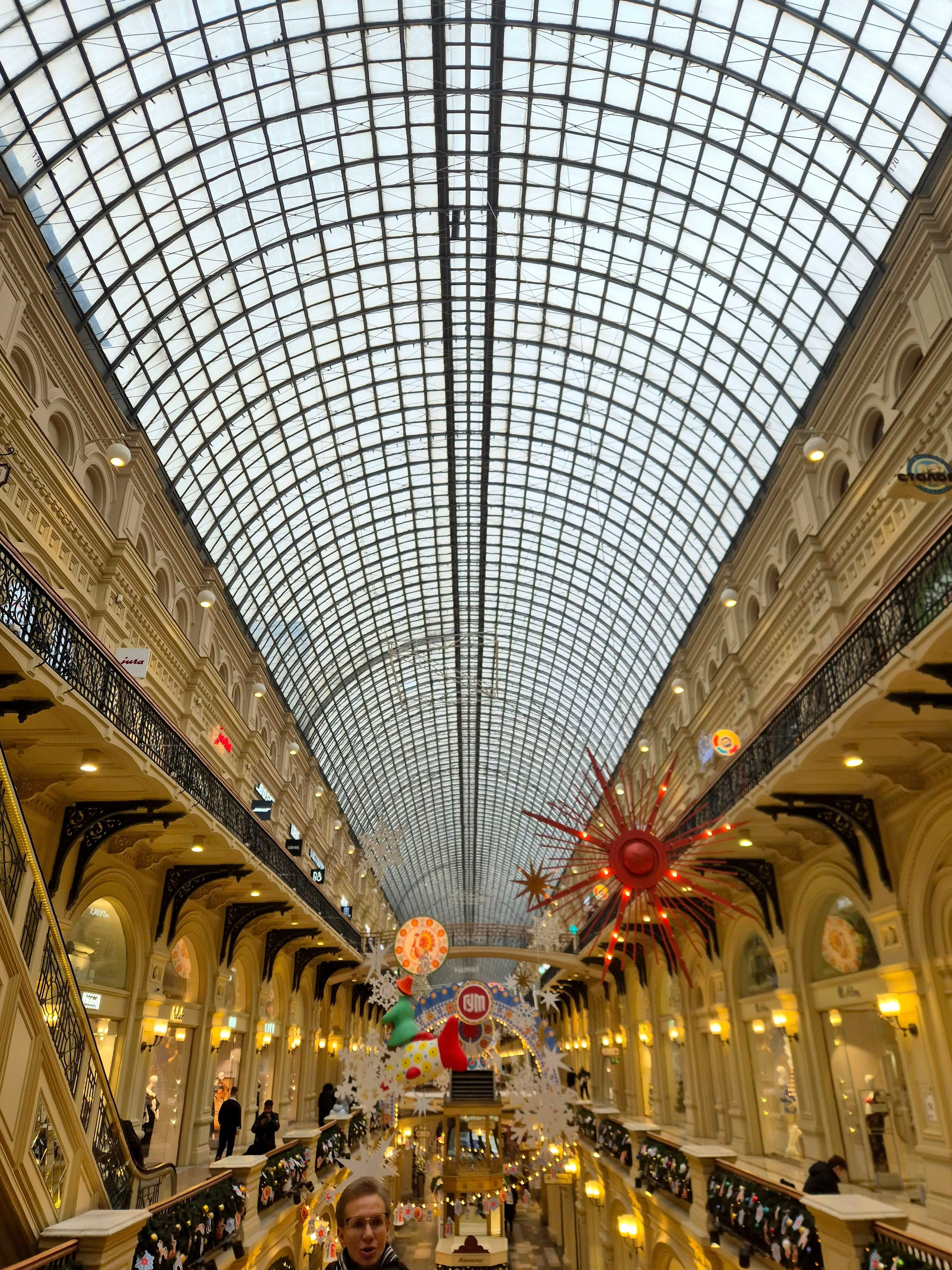 В ГУМе проводят часто экскурсии, но именно эту, с завтраком в кафе ПушкинЪ ждали с прошлого года