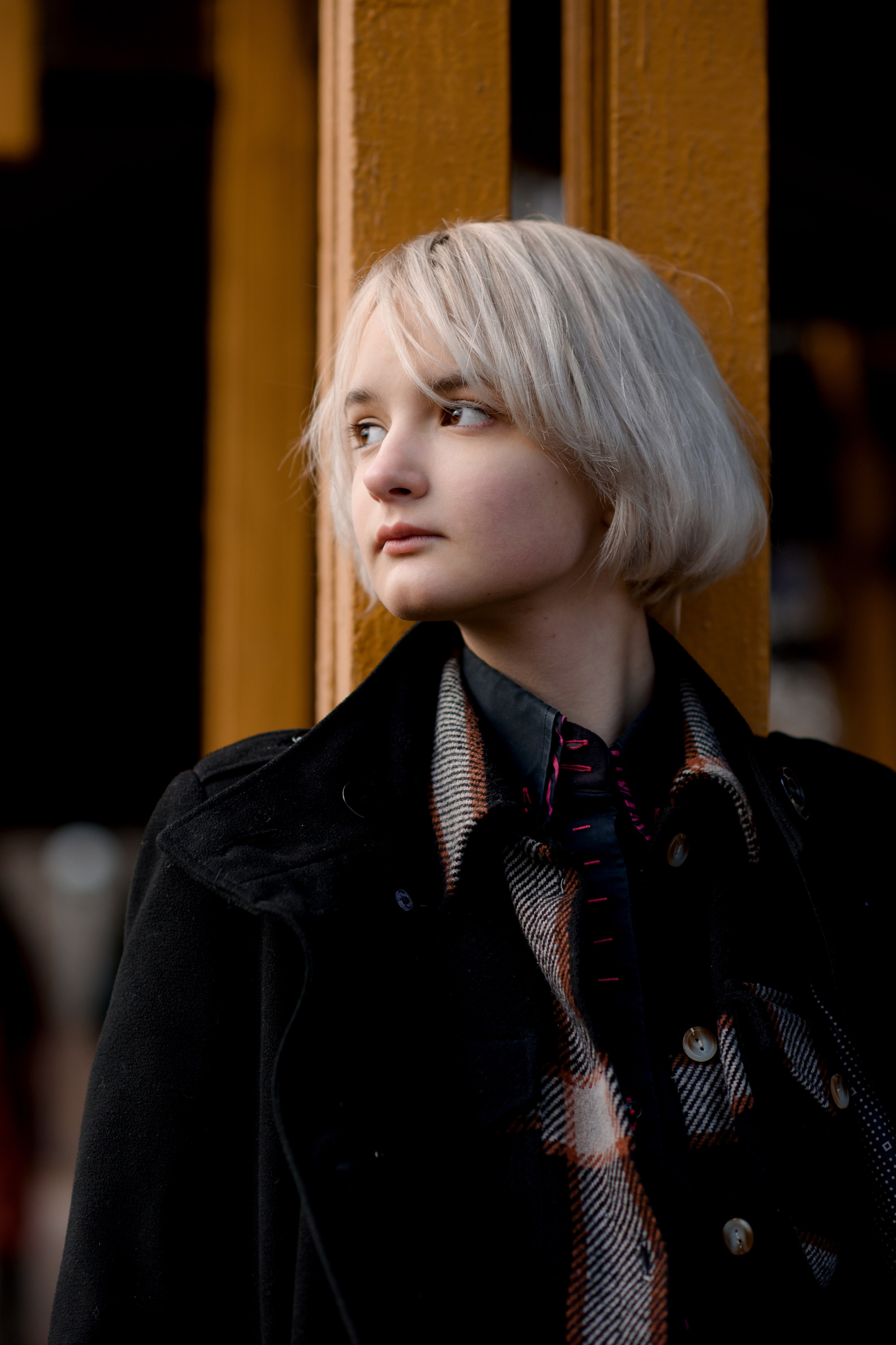 Фотосессия девочки подростка в осеннем саду. Главная