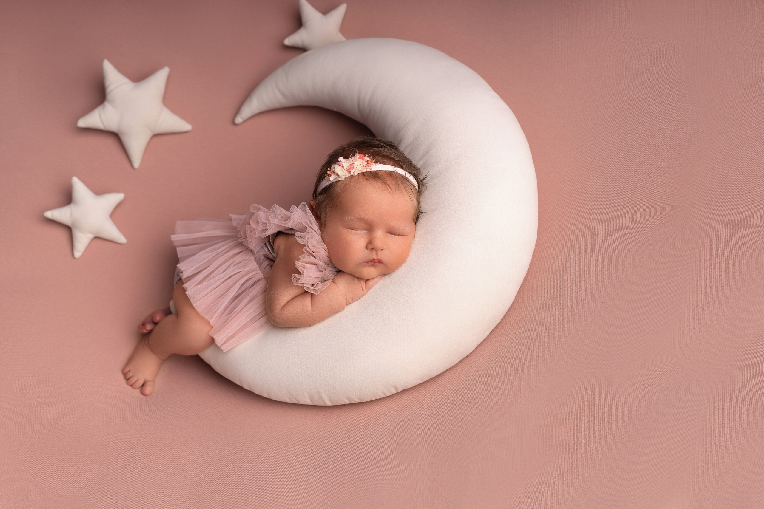 Классическая фотосессия малыша. Фотограф новорожденных малышей в Омске и Омской области Эльвира Камаева