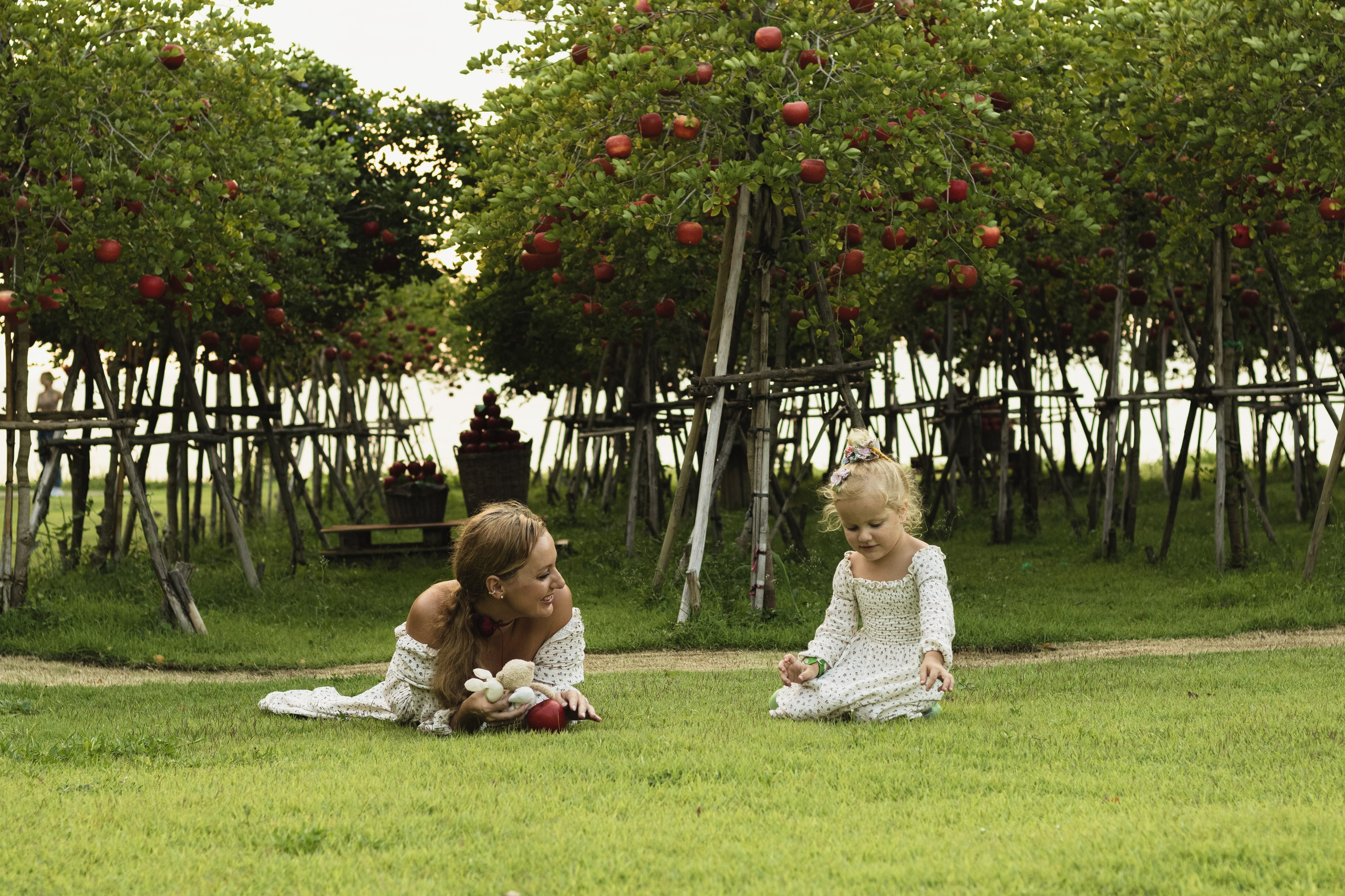 Anna and Maria. Portrait photographer in Thailand