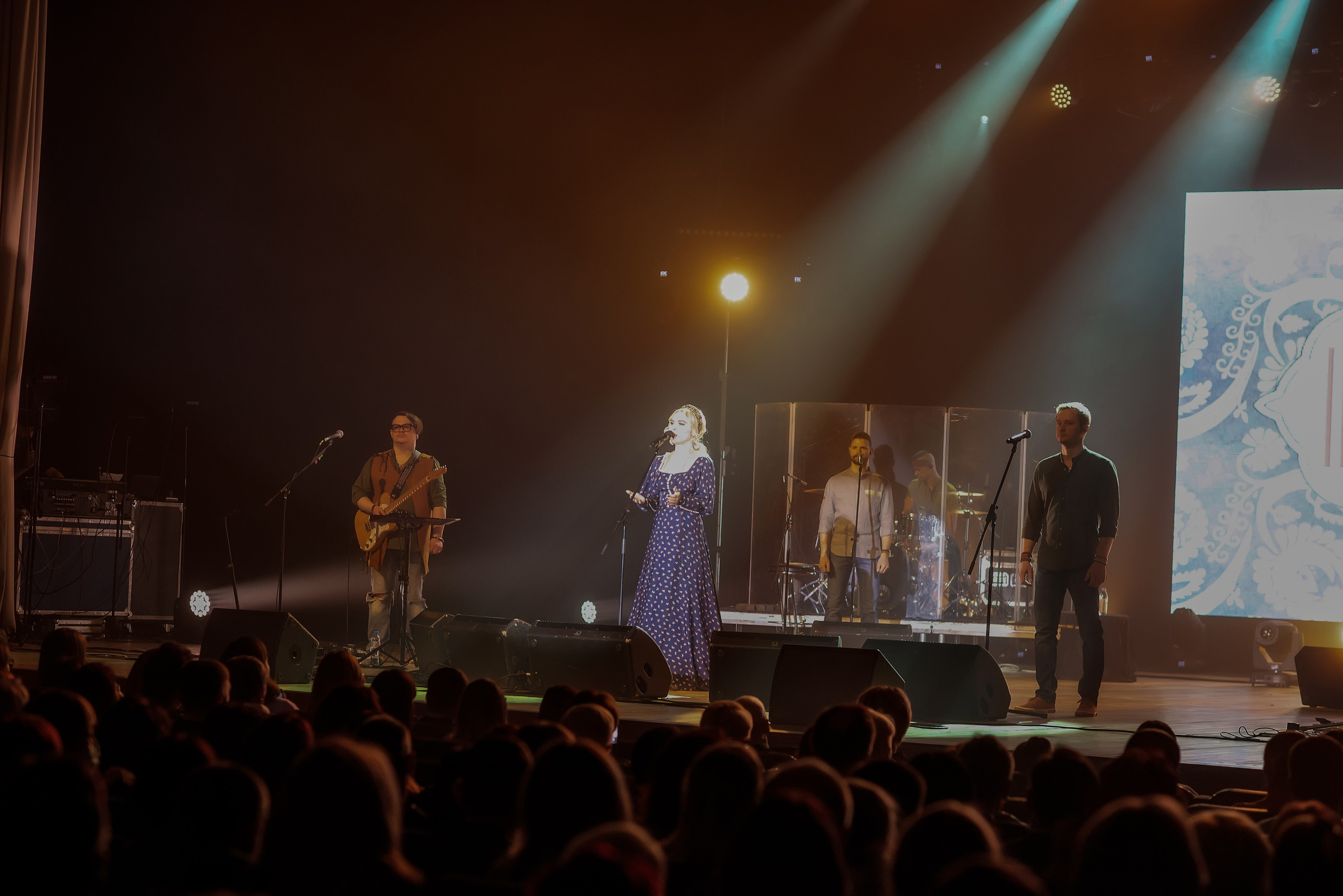 Концерт Пелагеи. Школьный, фэшн фотограф в Тюмени и в России Ирина Королева