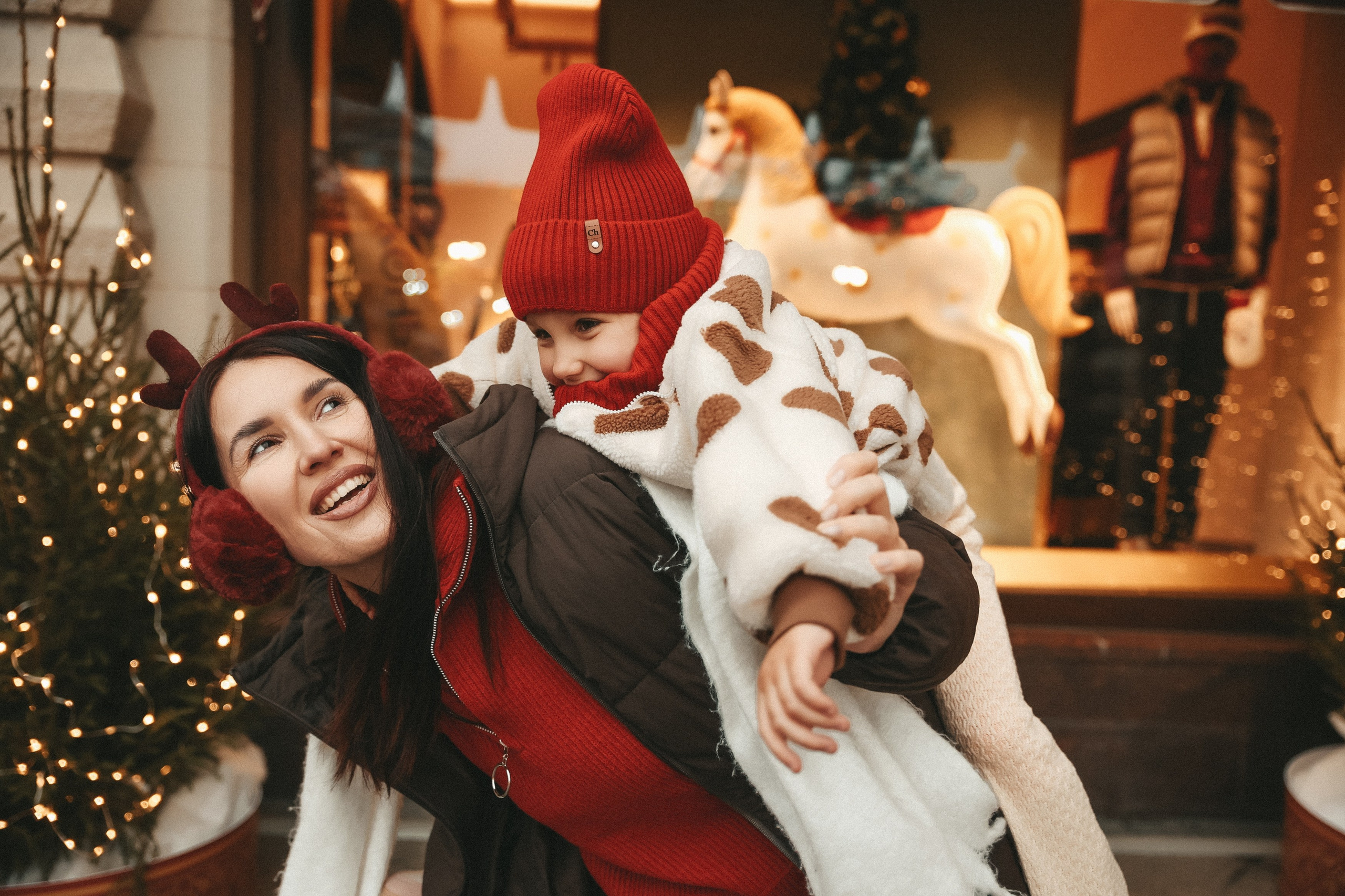Новогодняя фотосессия на Гум ярмарка мама и дочка. Фотограф Владимир Москва
