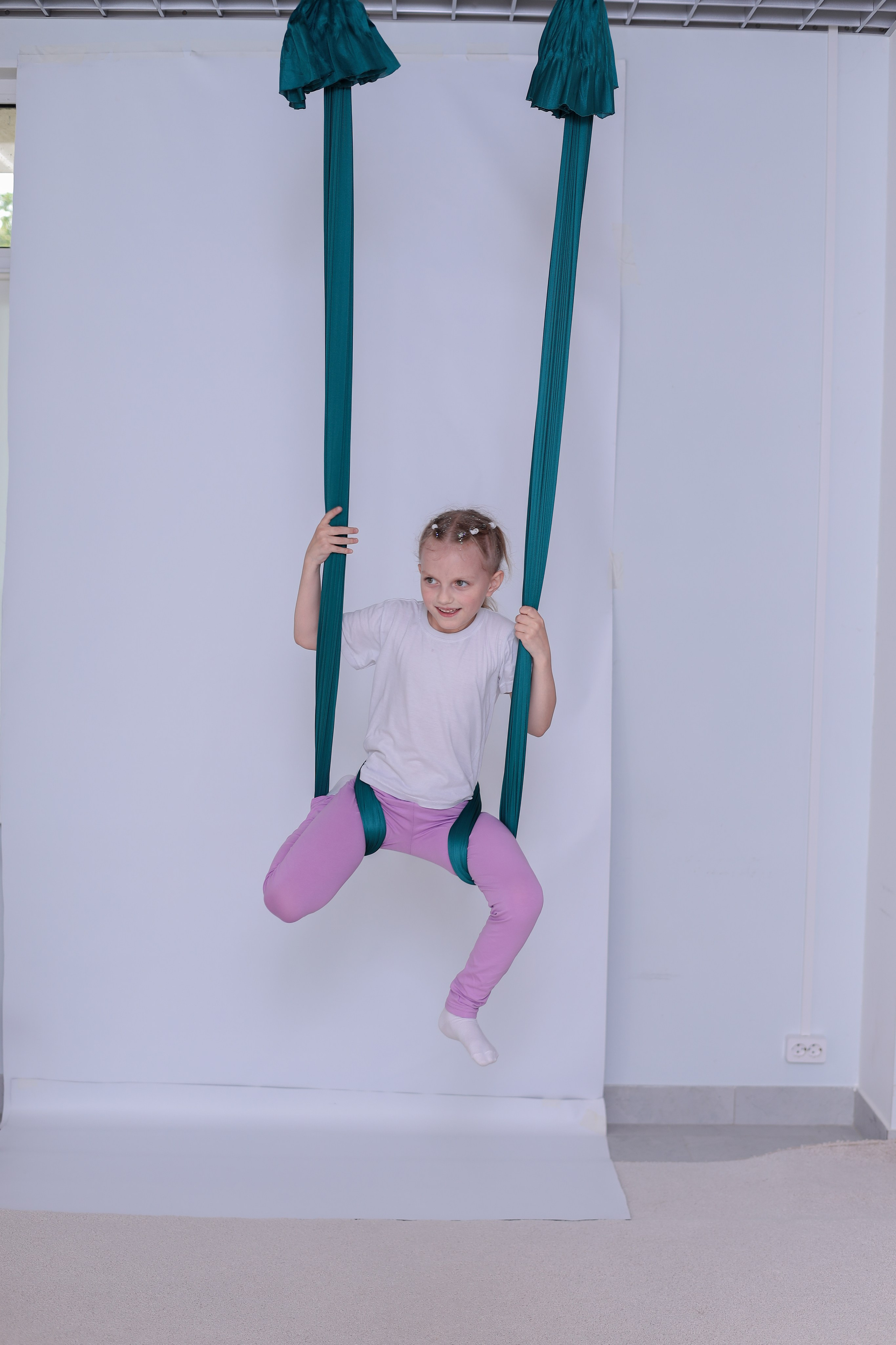 Детская аэройога. Фотограф Надршина Лилия