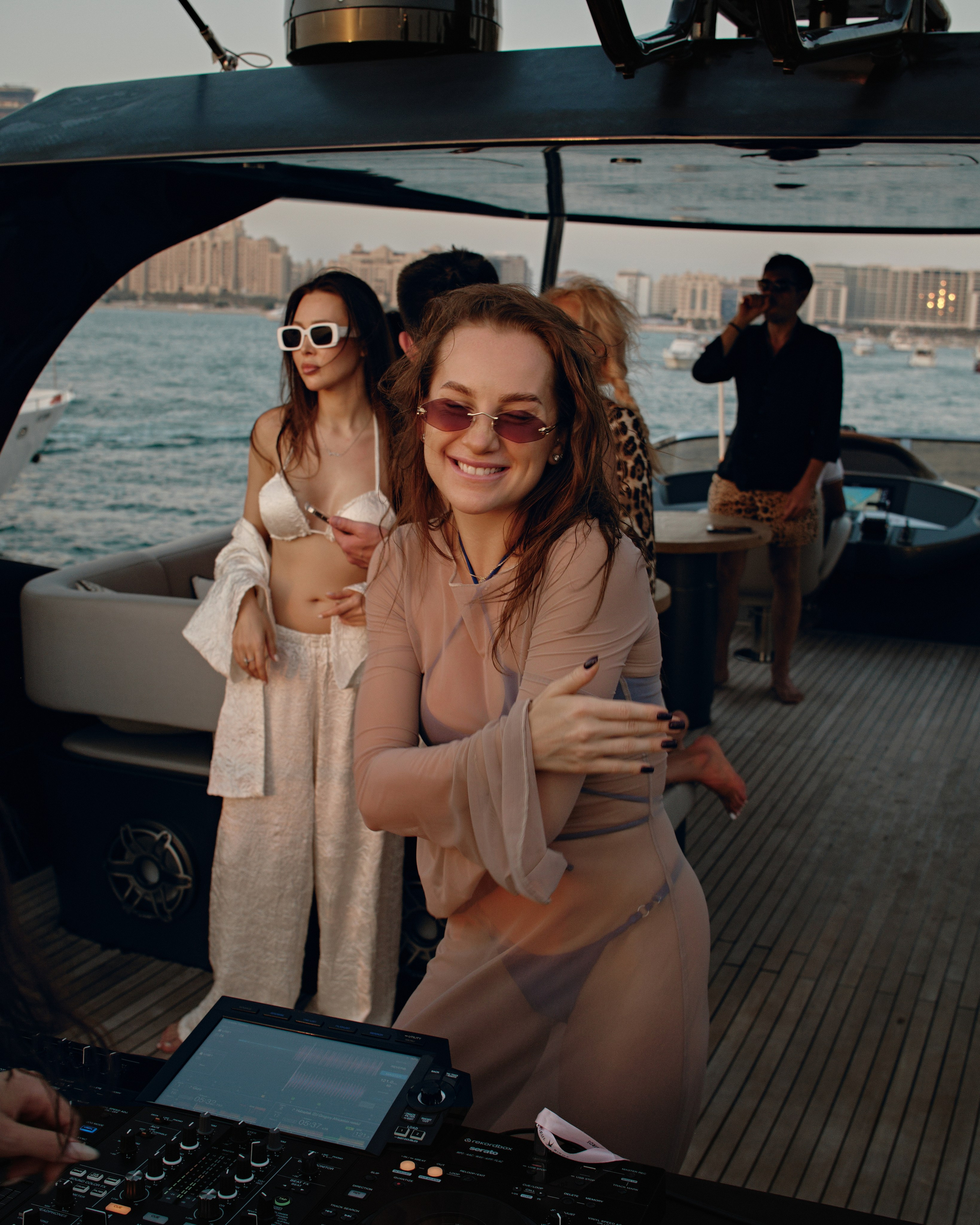 PAVEL DEREVYANKO. NOIZOMAX Художественный фотограф в Дубай