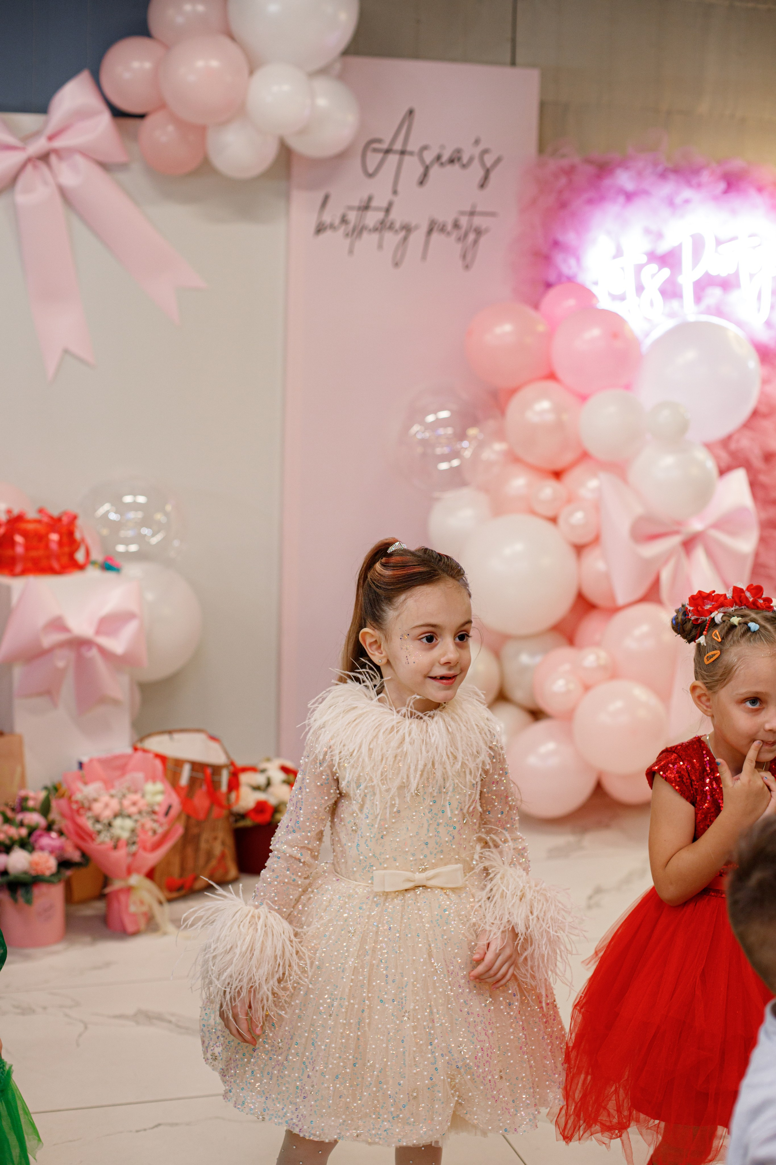 ASIA'S BIRTHDAY PARTY. Photokarish