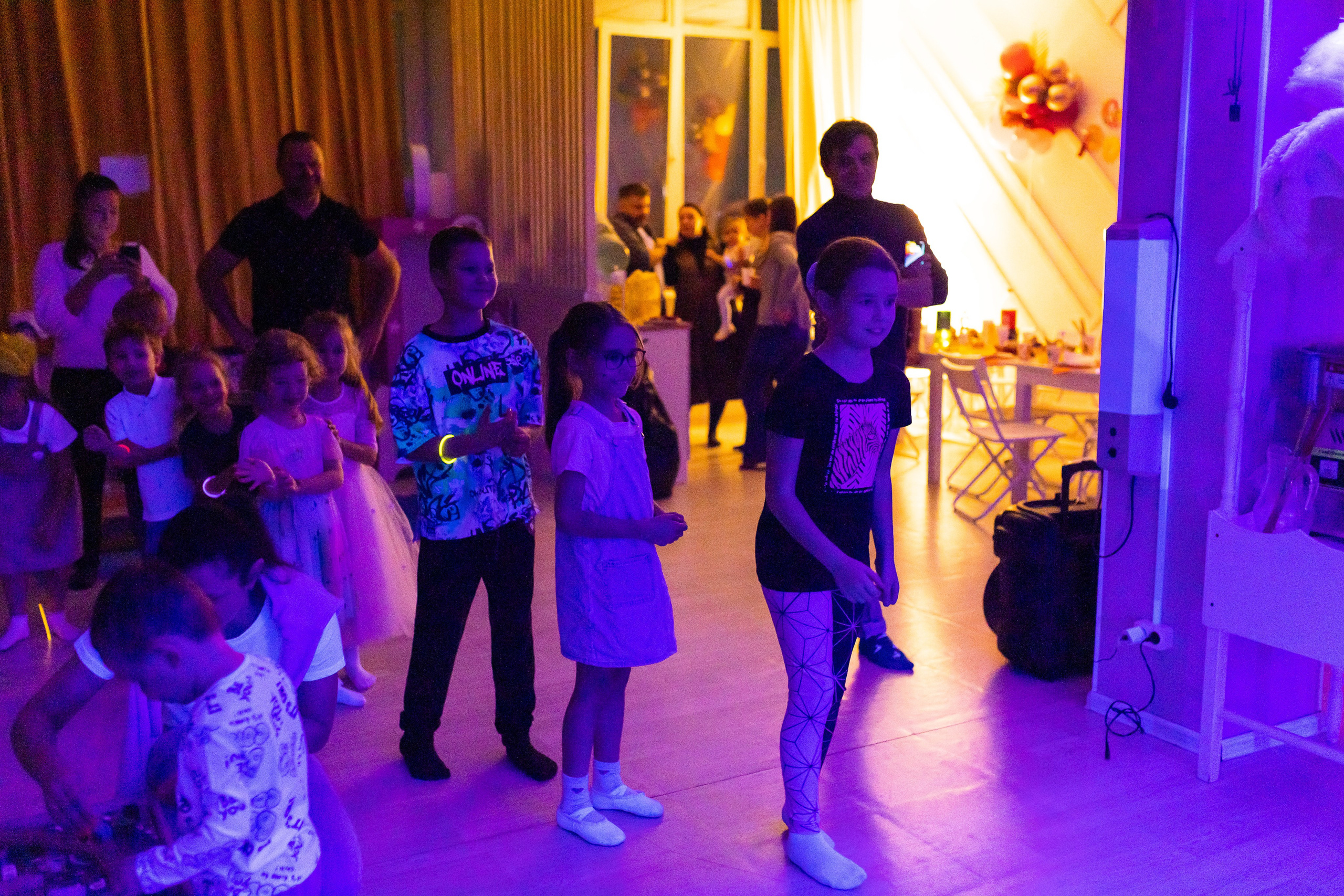 Неоновое День рождения. Семейный и детский фотограф в городе Подолск МО Крылова Ирина