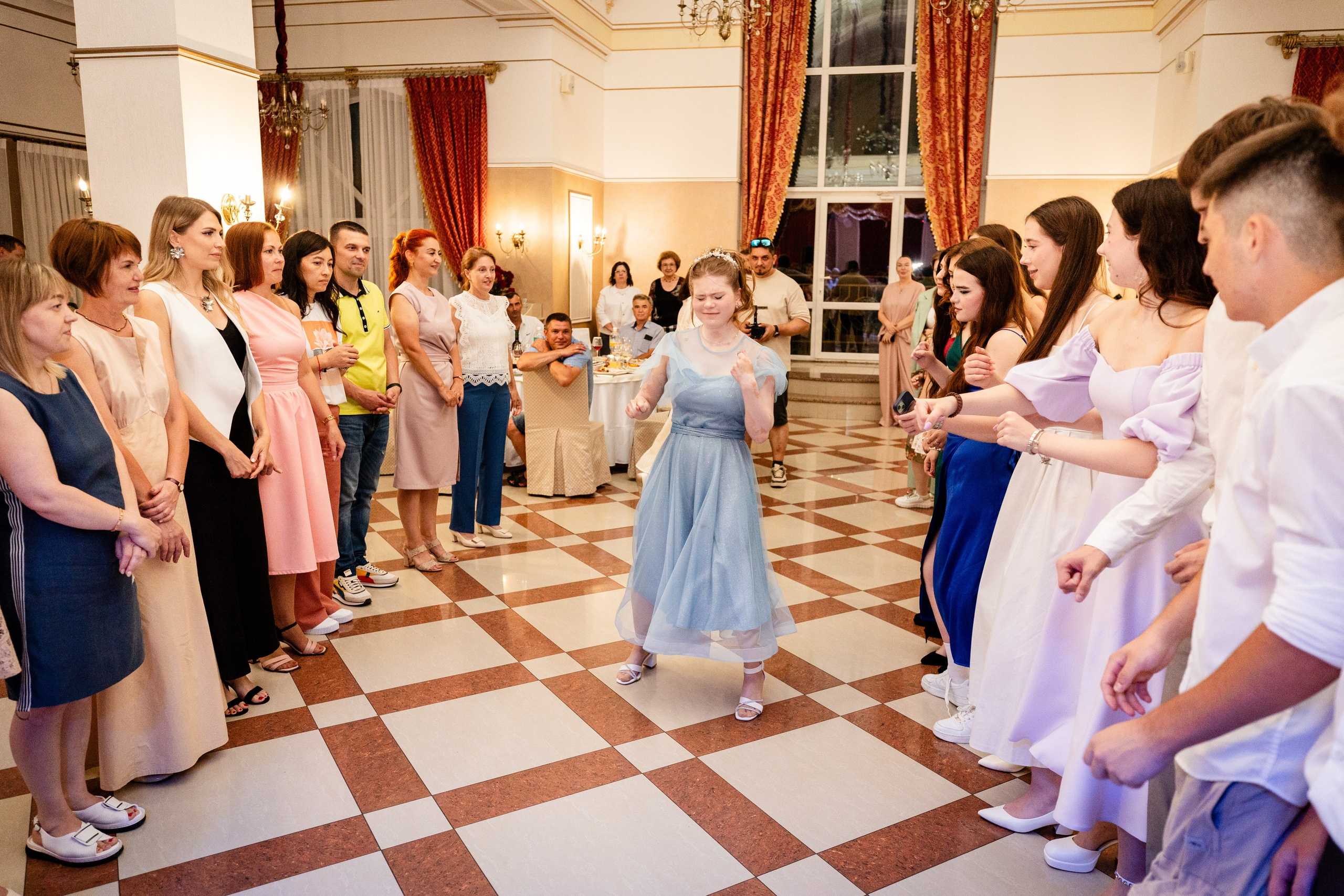 Школьный выпускной. Детский фотограф видеограф в Хабаровске Михаил Орлов