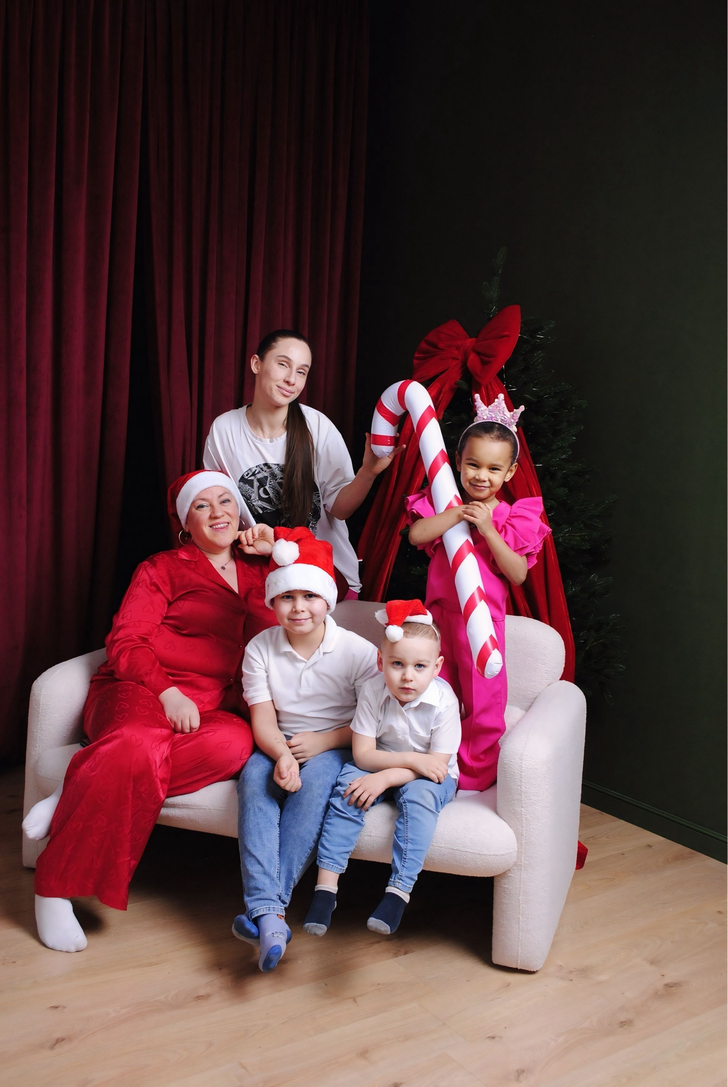 Ольга и семья. Фотограф Мария Мусаелян