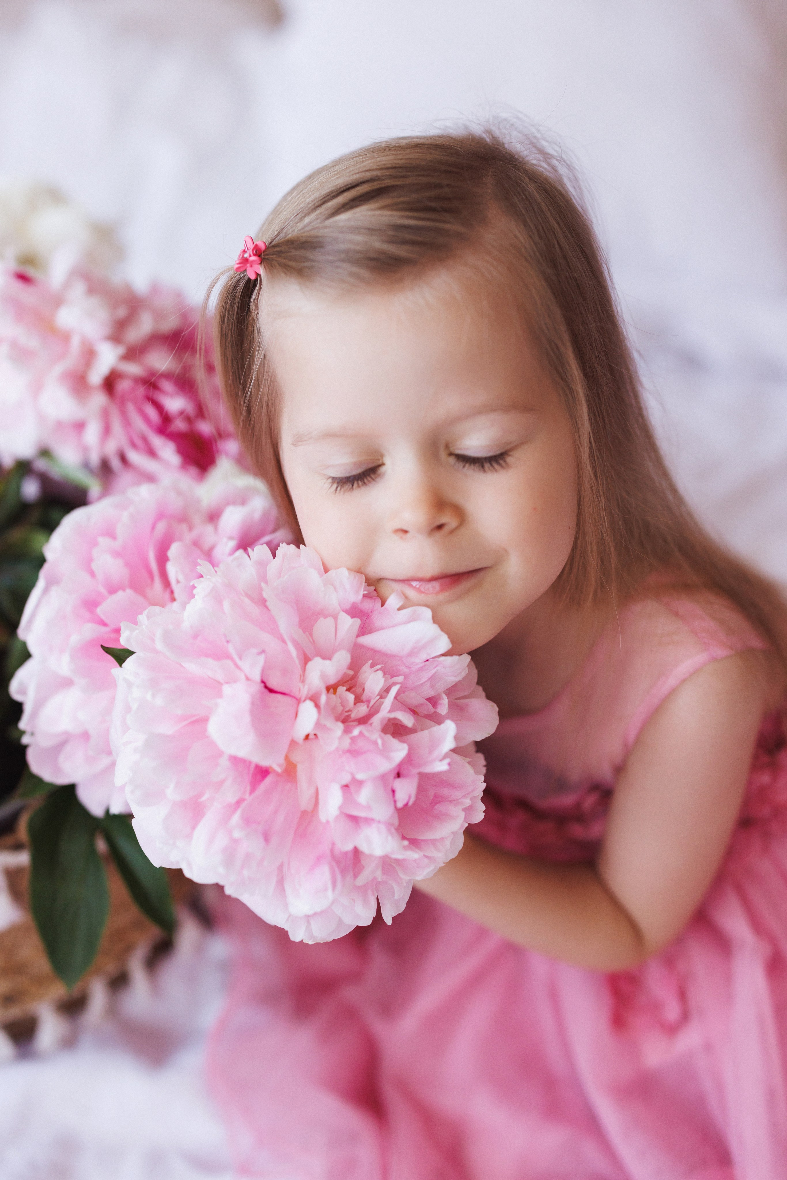 Фотосессия с живыми Пионами в фотостудии «Space JOBS». Семейный и детский фотограф в Краснодаре Анна Трашкова