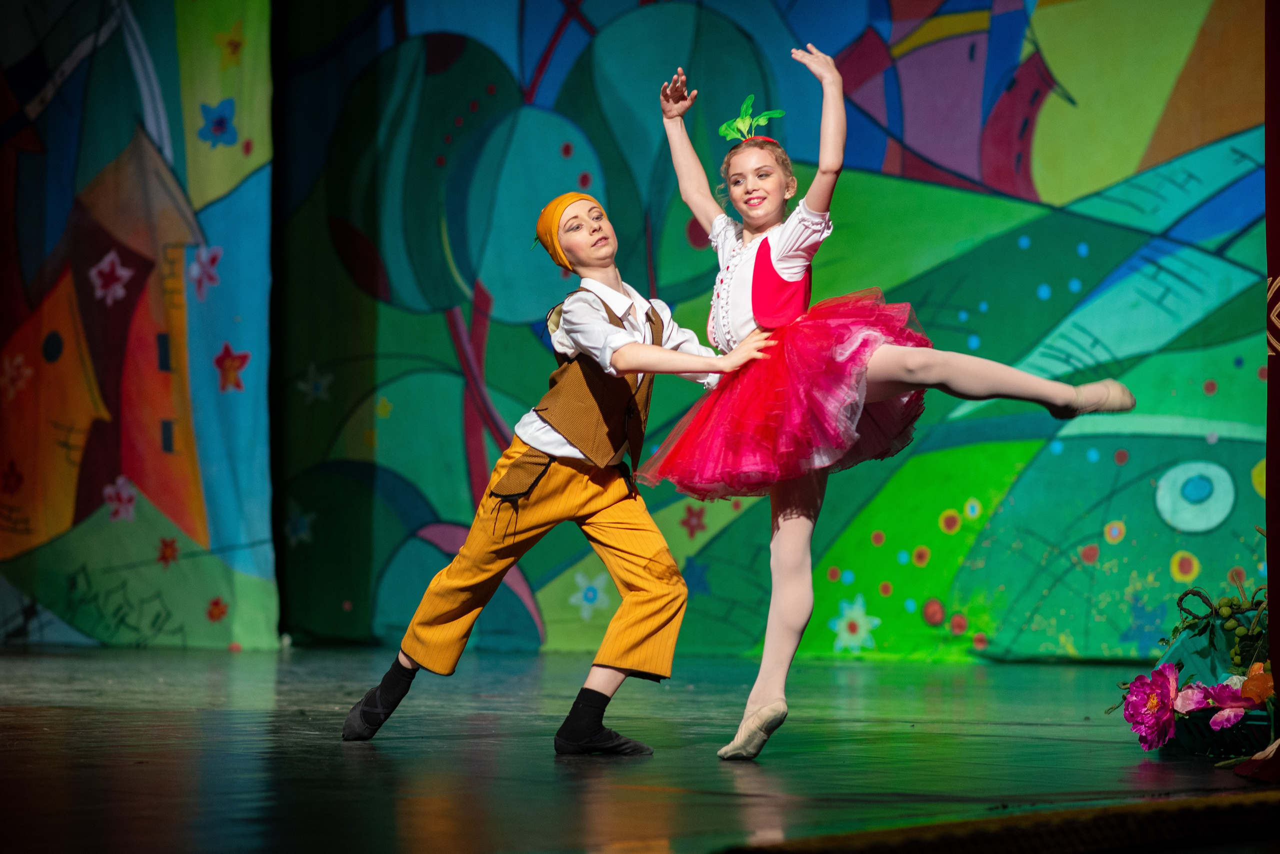 Выступление юных балерин. Семейный фотограф на выписку из роддома и крещение Минск Настя Гришук