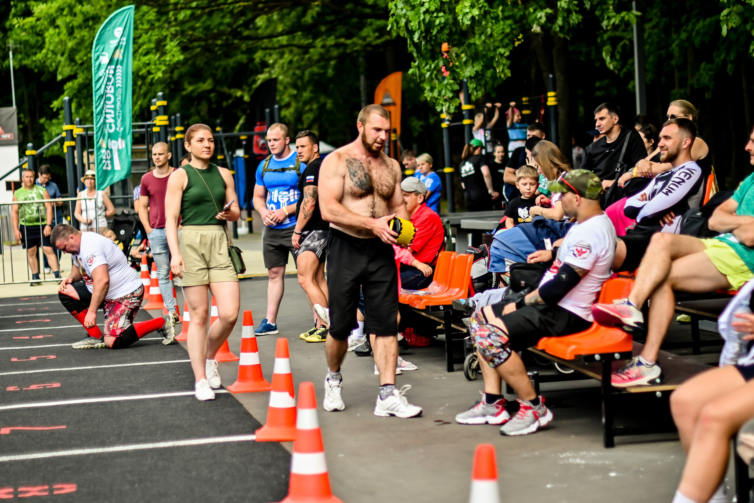 СТРОНГ. Фотограф для бизнесконтента, репортажей и семейного альбома в Москве