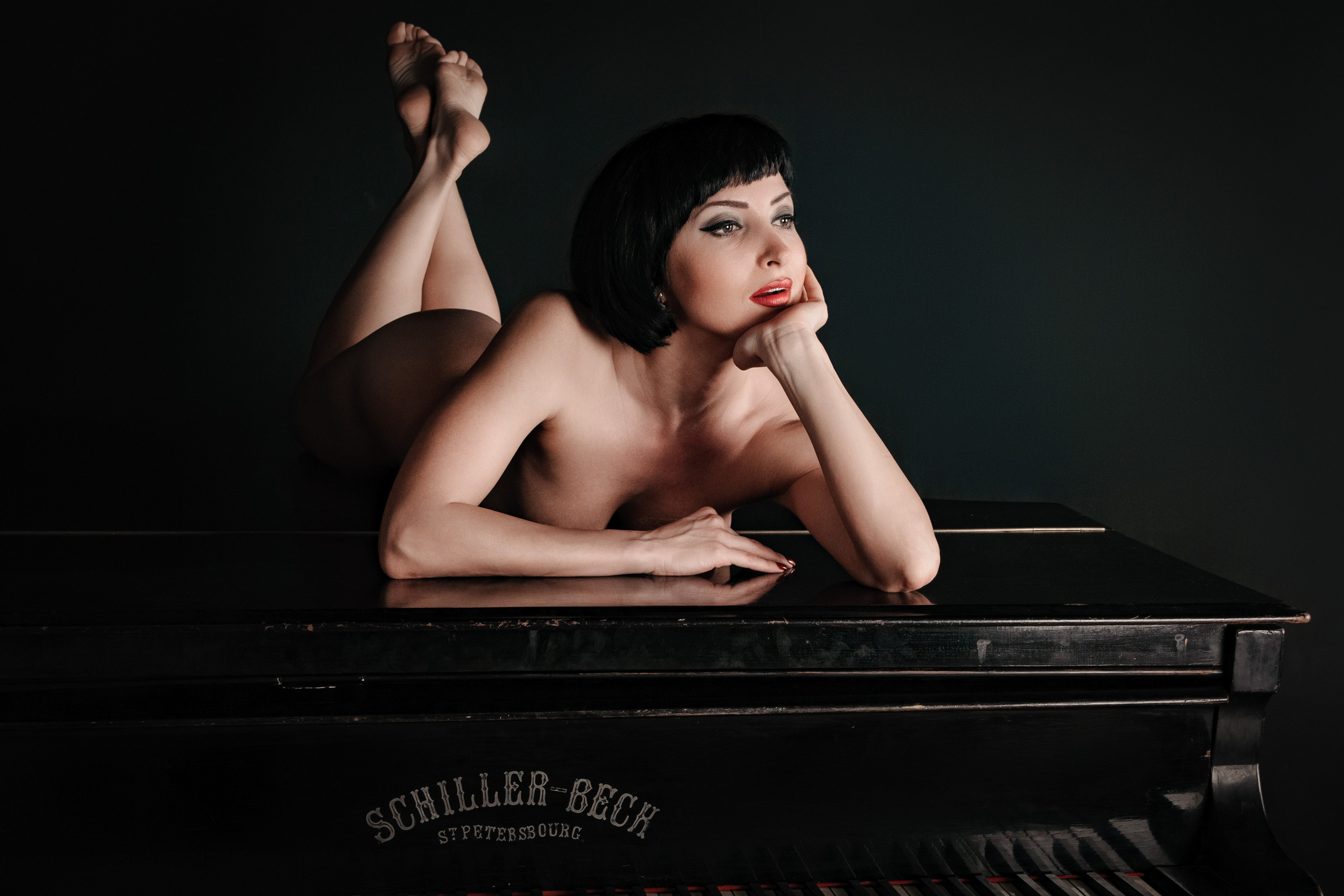 Фотосессия в студии, услуги и цены у профессионального фотографа в СПб. Фотостудия, Портрет, Ню, Будуар, Детская фотосессия. Фотограф Алексей Лукин. Профессиональная фотосъёмка в Санкт-Петербурге. Обработка и Ретушь фотографий