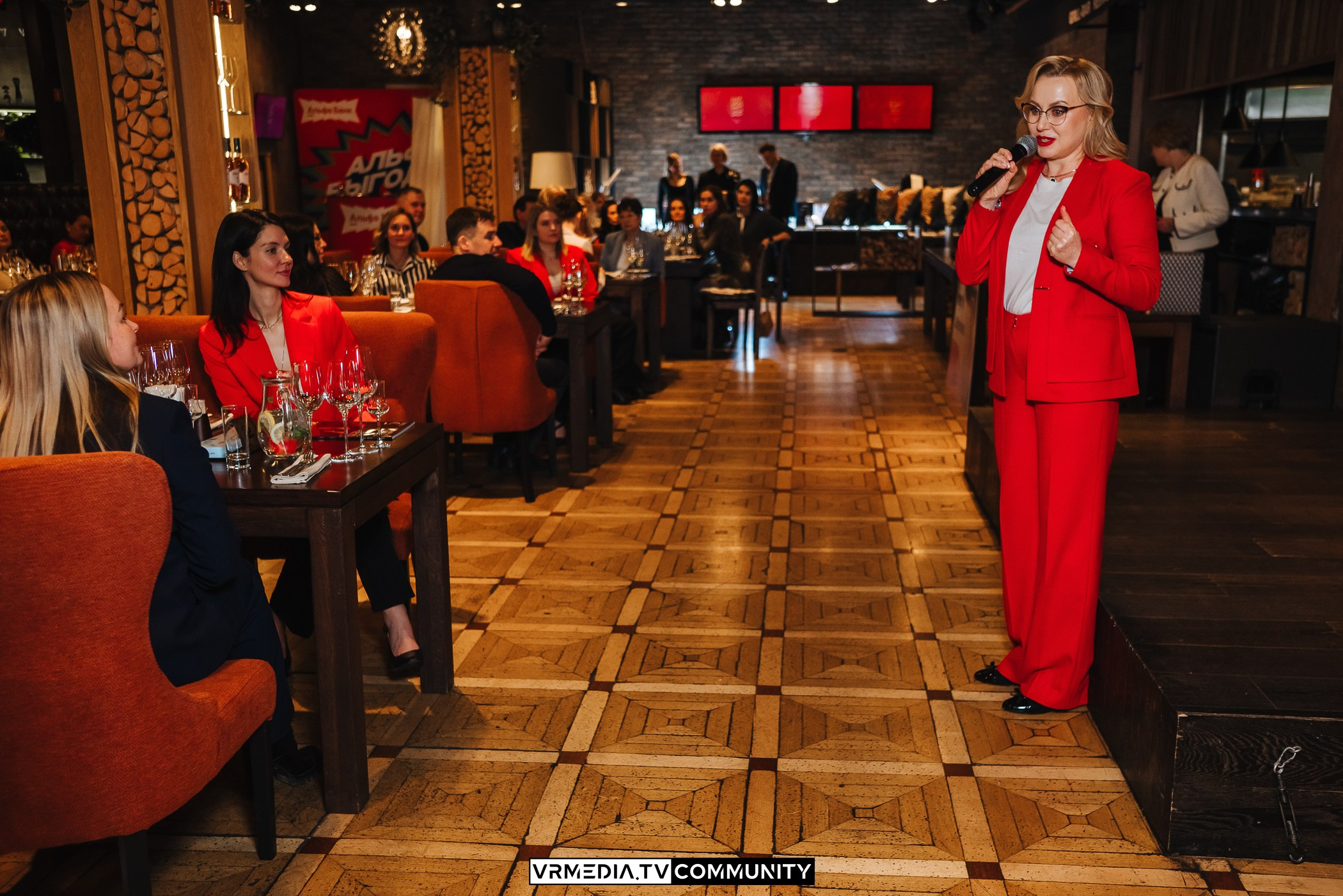 Модный вторник. Винный вечер «Жизнь замечательных людей»