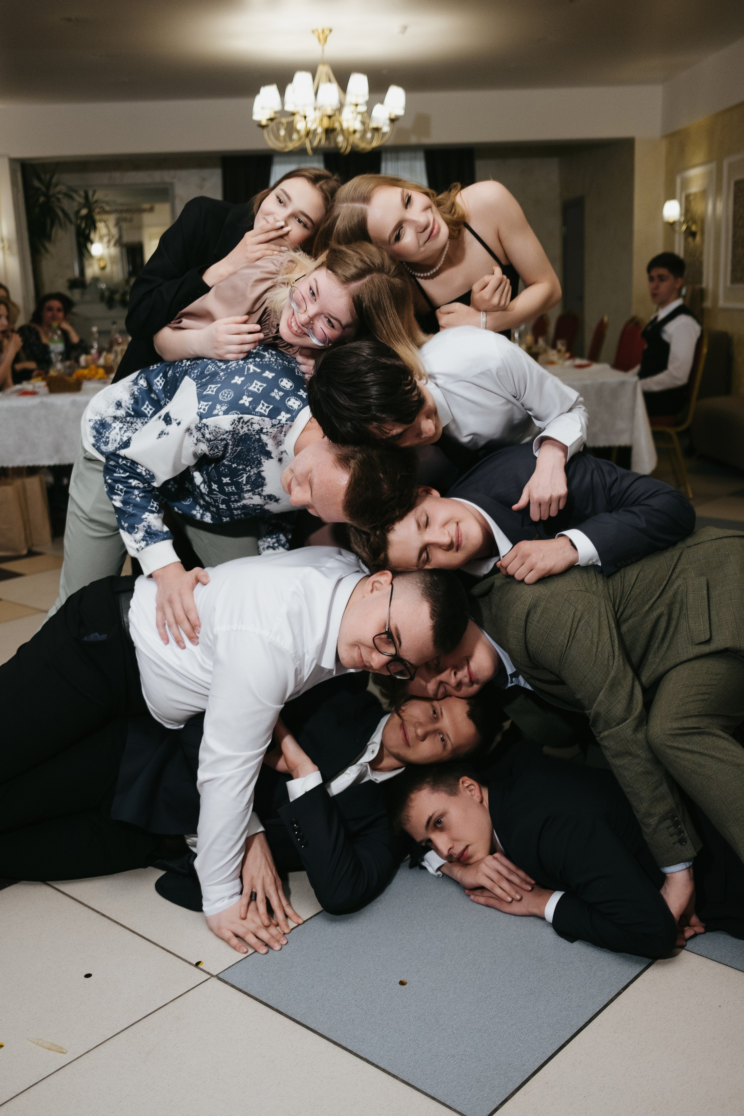 Выпускной 11 класс школы № 30. Свадебный и репортажной фотограф Денис Ожигин в Краснодаре и Краснодарском крае