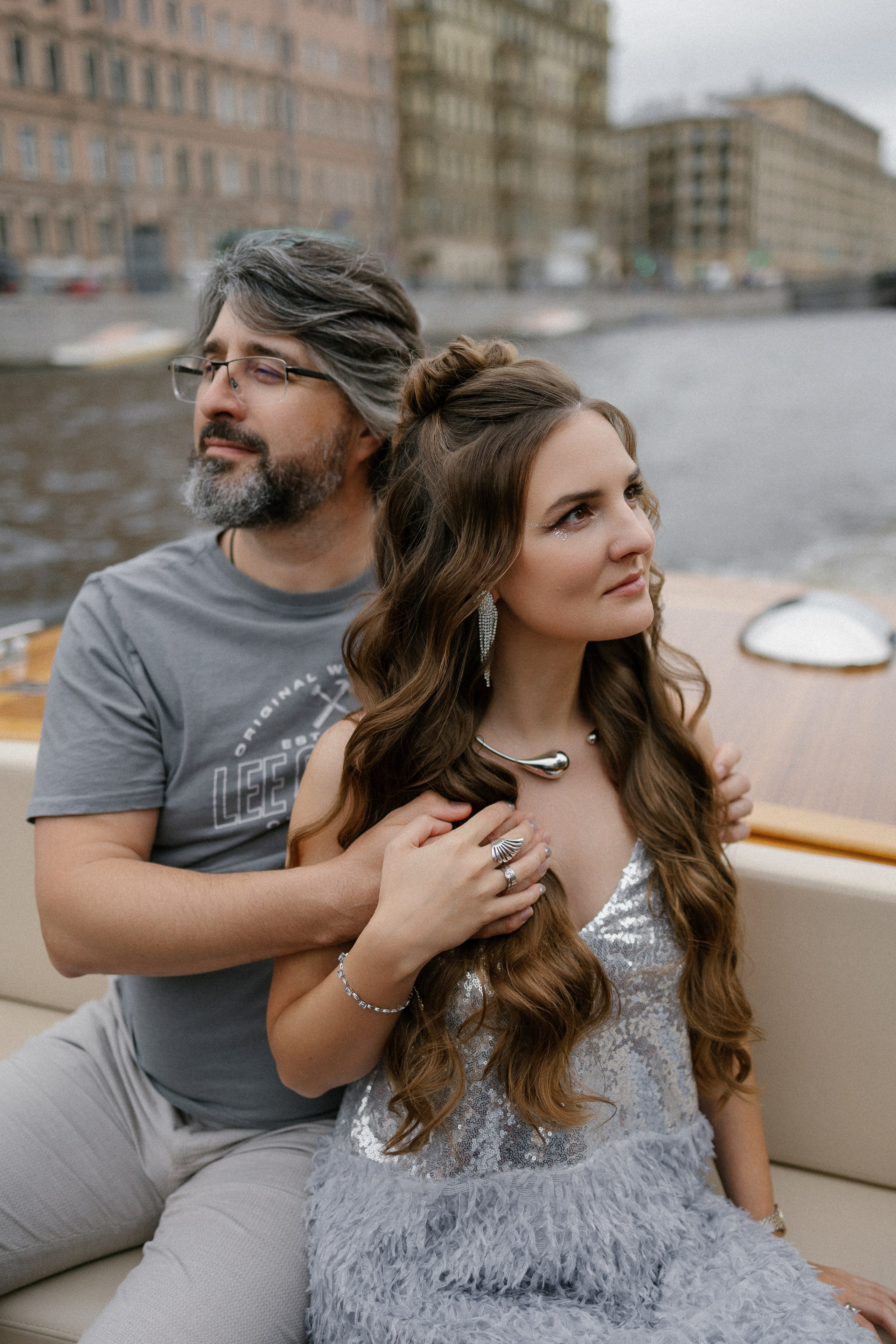 Прогулка на венецианском катере. Свадебный фотограф в Санкт-Петербурге Ксения Кобышева