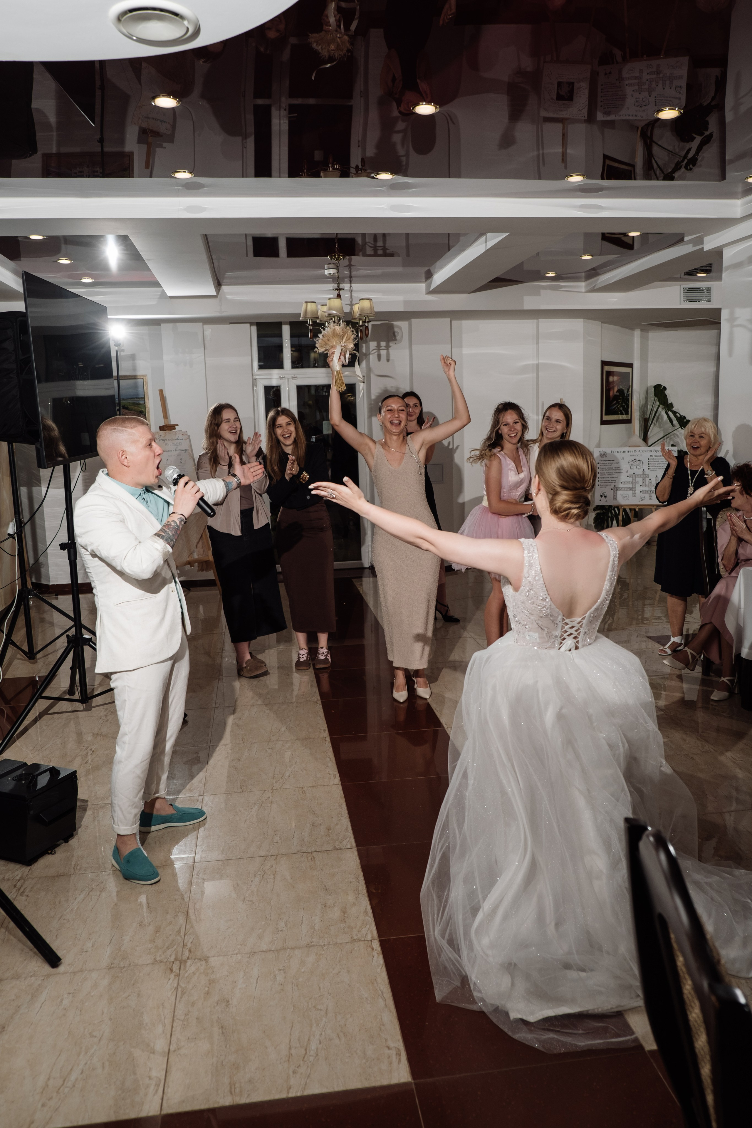 Свадебный ретопртаж. Профессиональная фотосъемка в Крыму. Натуральные эмоции и живые кадры. Забронируйте дату прямо сейчас!