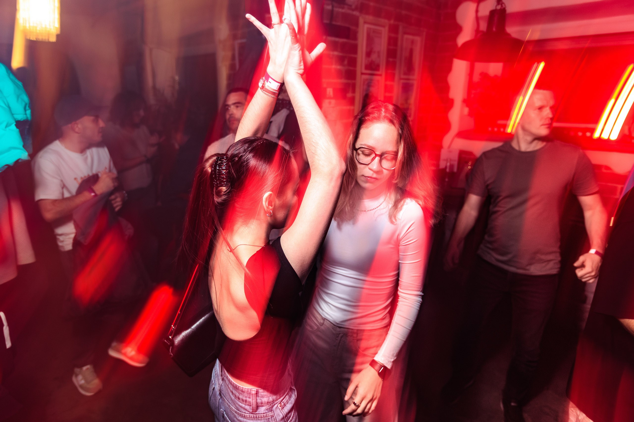 Octave (Ro) x stndrt13. Репортажный фотограф Екатеринбург | Яркий, качественный репортаж | Концерты, клубы, репортаж, праздники, корпоративы