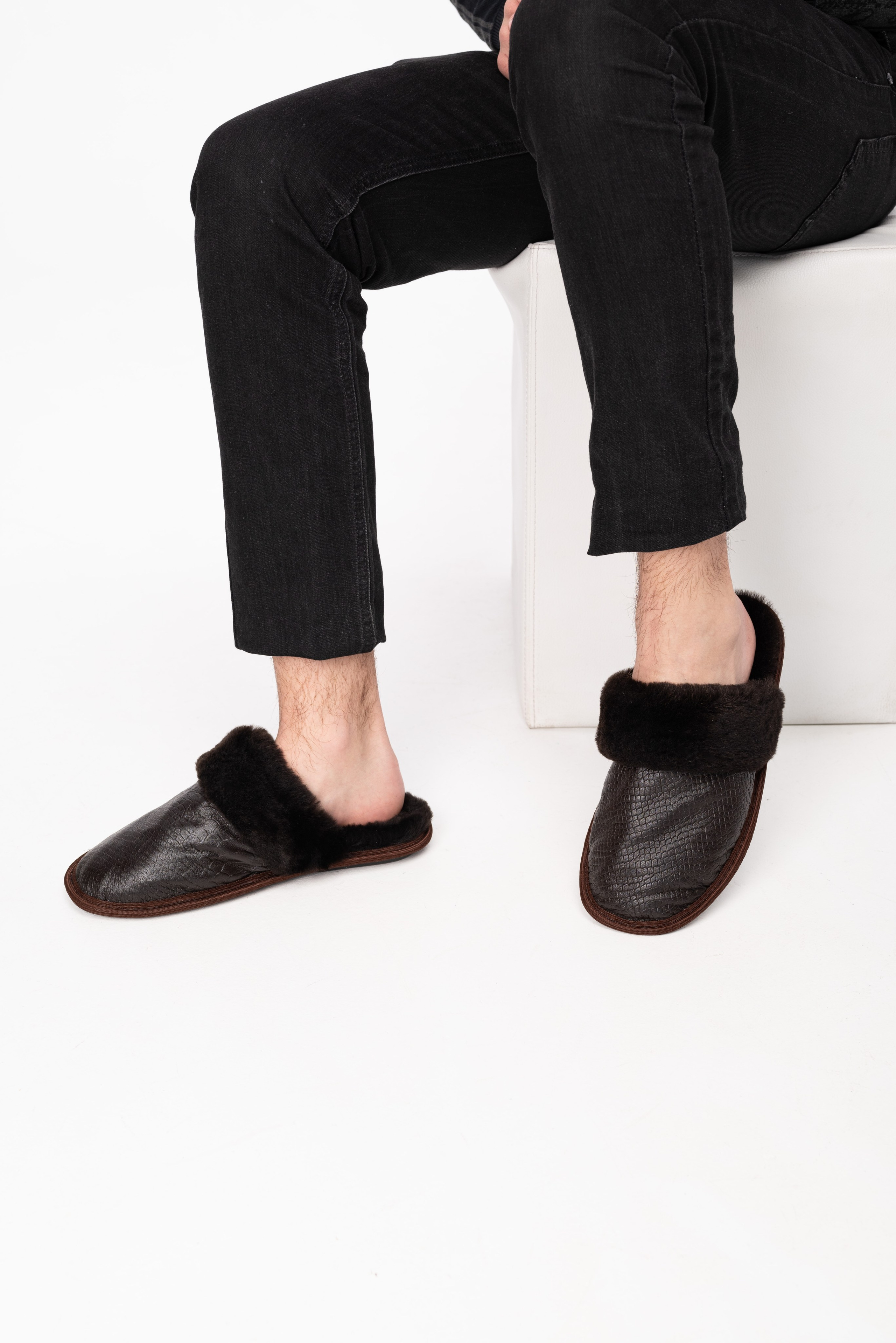 Тапочки и чуни. Предметный фотограф, фото для маркетплейсов Пятигорск, КМВ