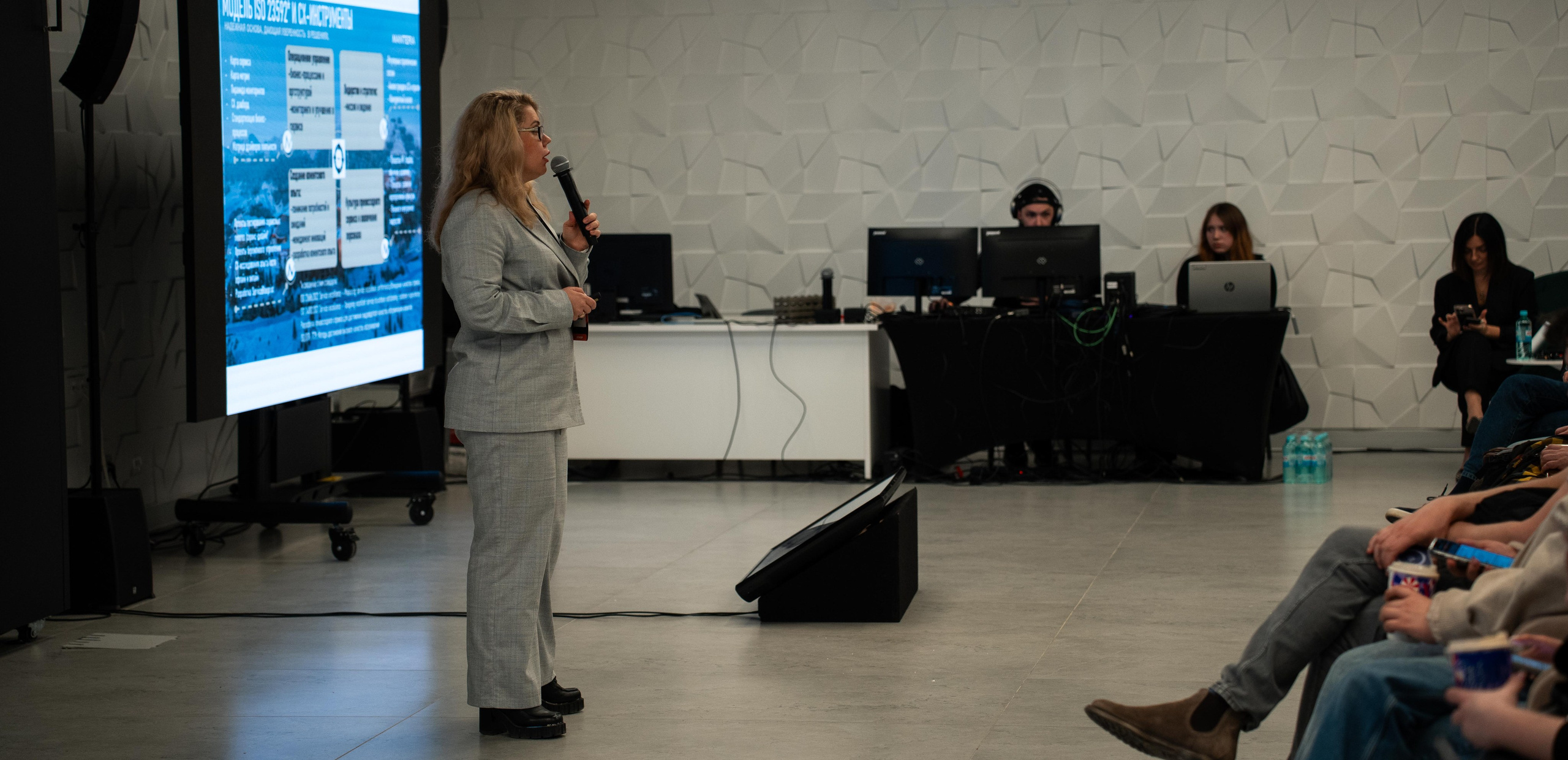 Global Tech Forum 27.03.2026. Коммерческий и художественный фотограф и видеограф в Москве Арсений Тургенев