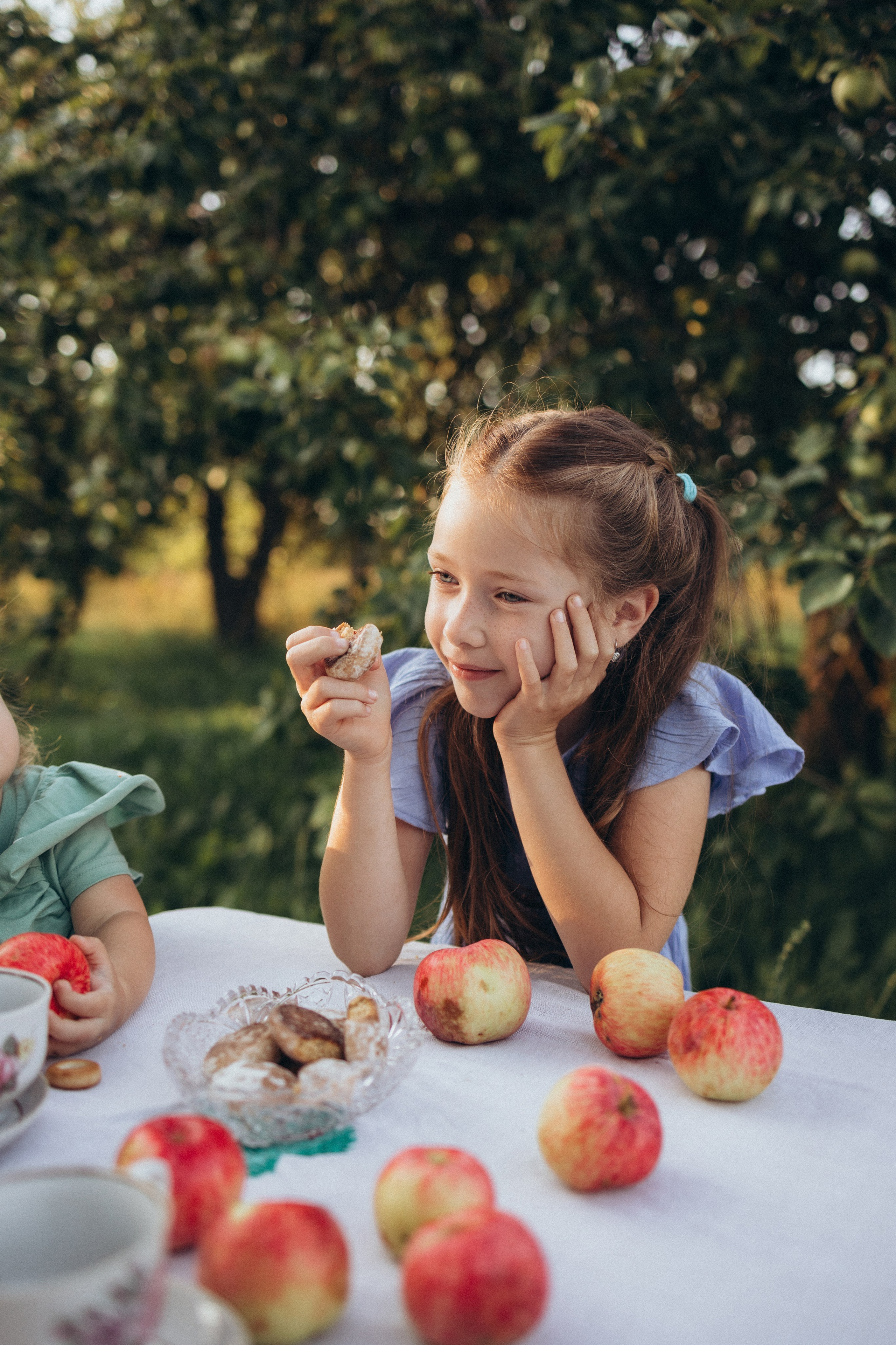 Чаепитие в саду. Фотограф Елена Рябцева