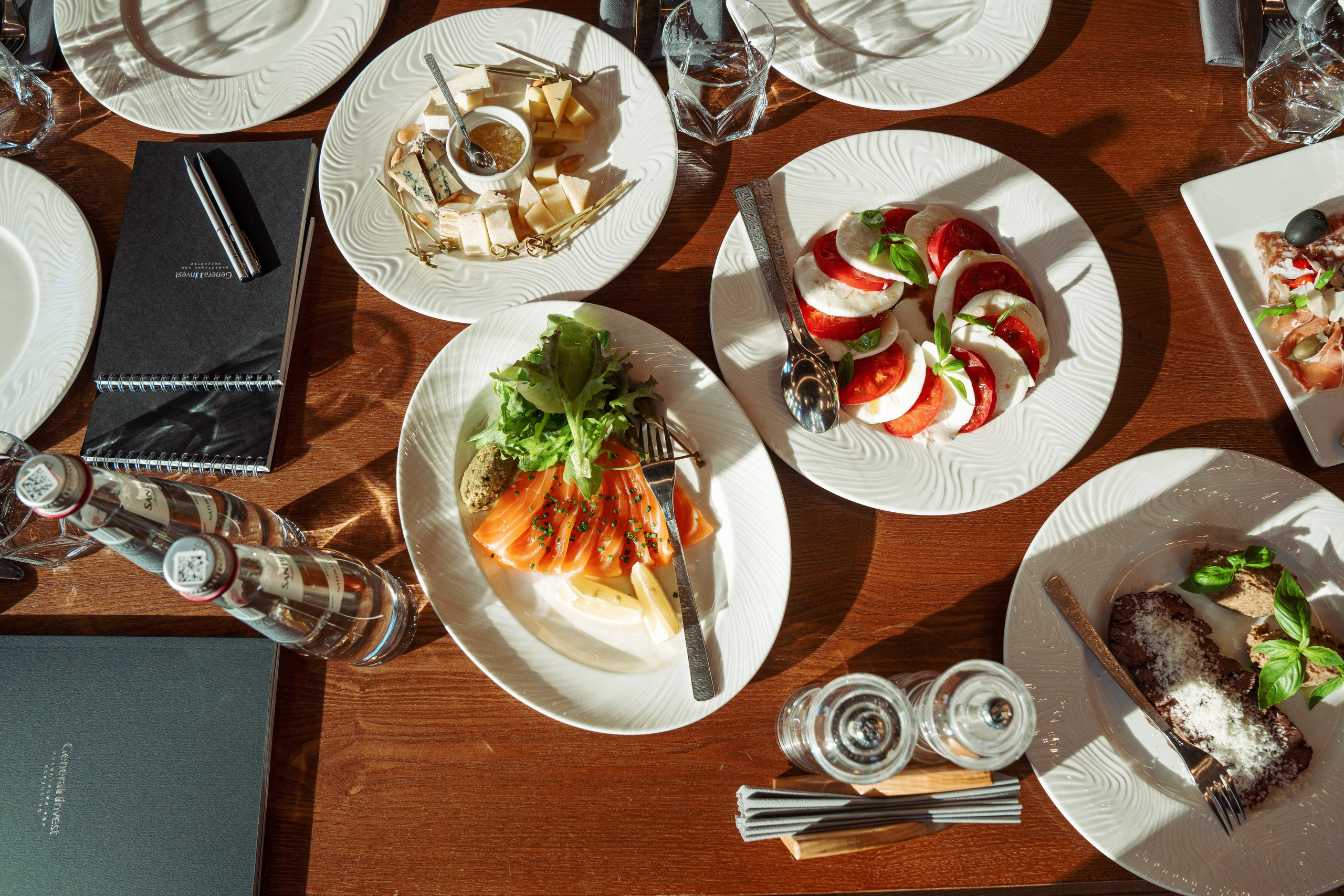 Фотосъемка делового обеда и презентации для инвесторов. Саша Потапкин Фотограф. Сочи, Екатеринбург, Москва