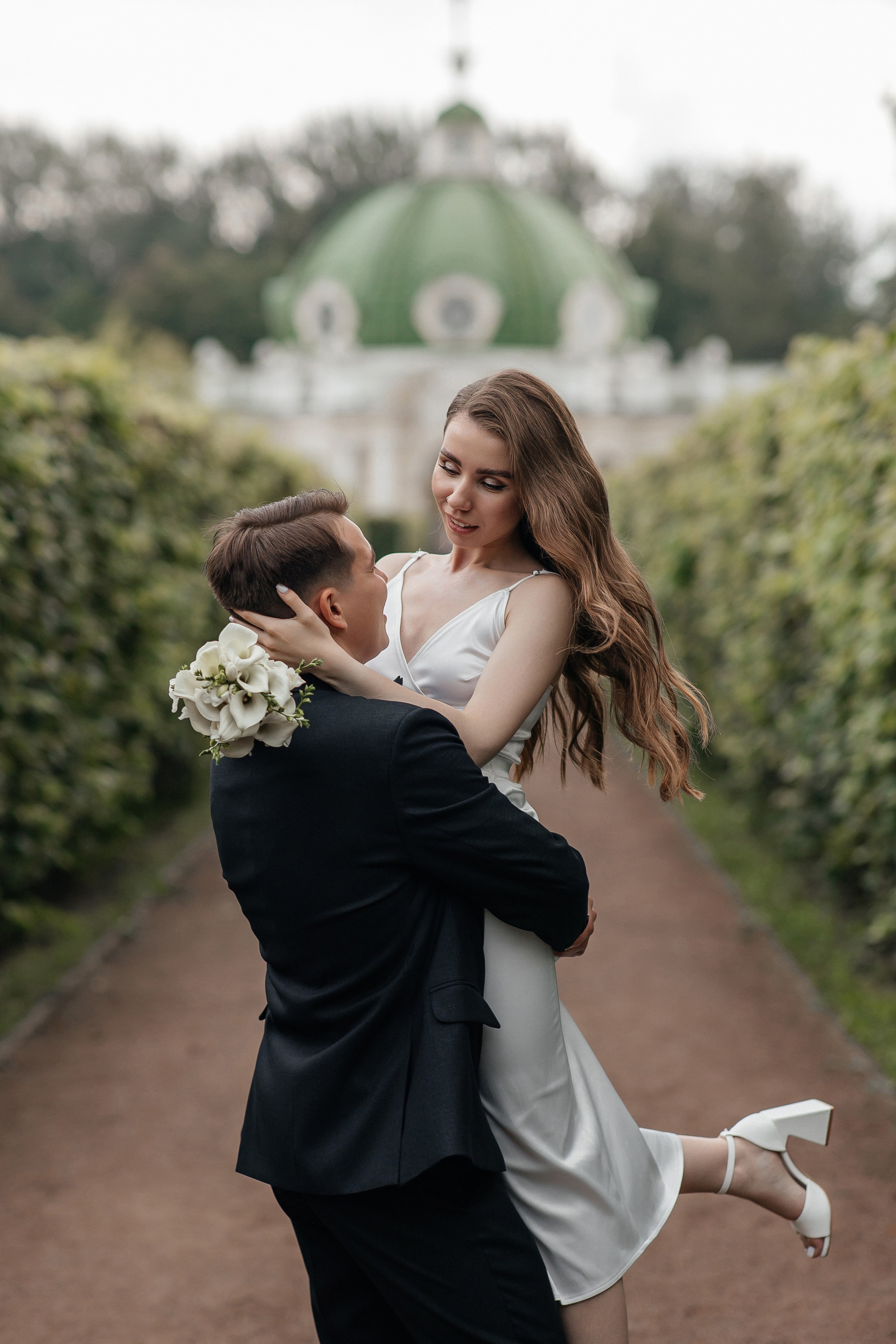 Свадебная фотосессия в усадьбе Кусково. Свадебный фотограф в Москве Дарья Олендарёва