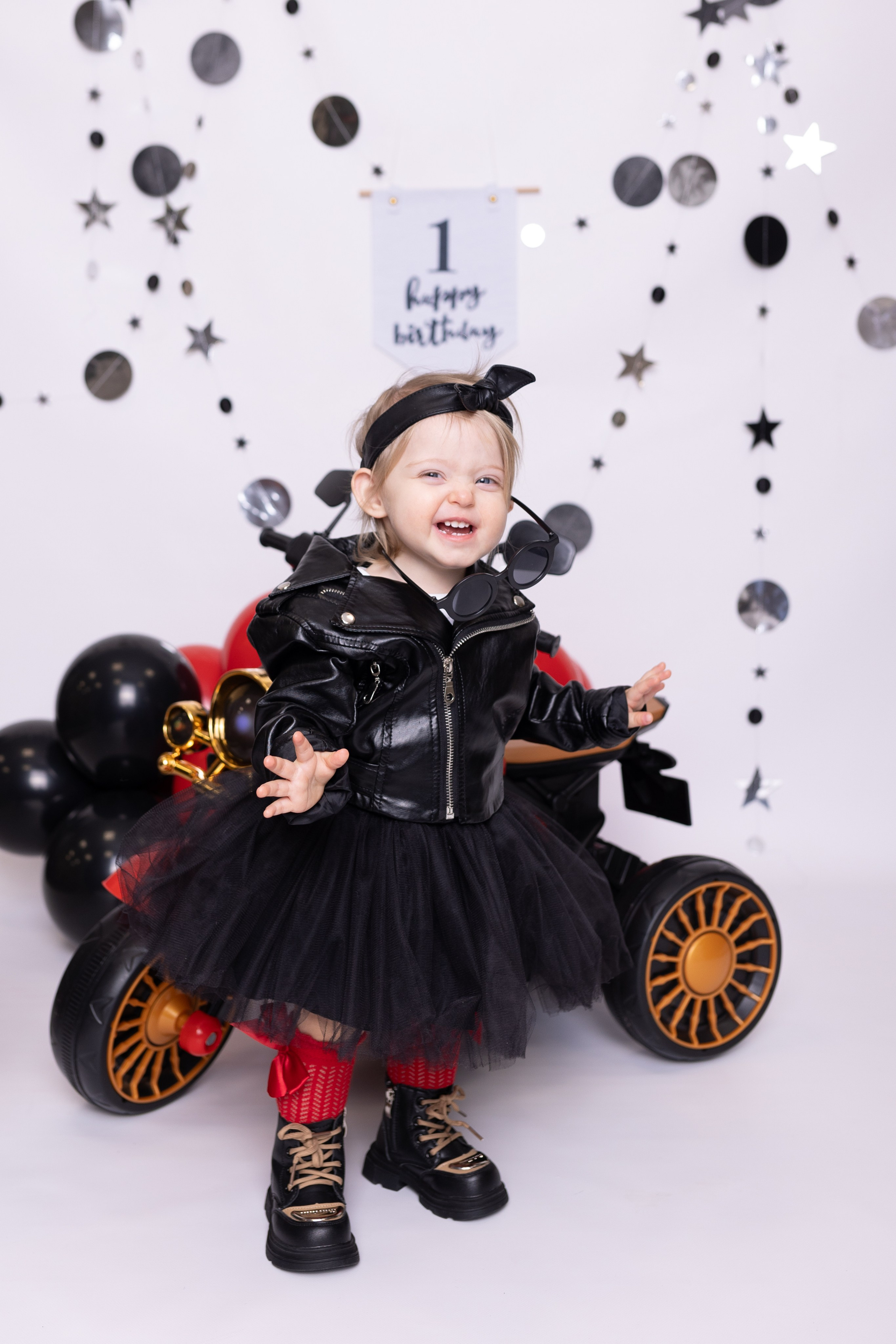 Фотозона с мотоциклом. Фотограф новорожденных. Детский и семейный фотограф Марьяна Юдина