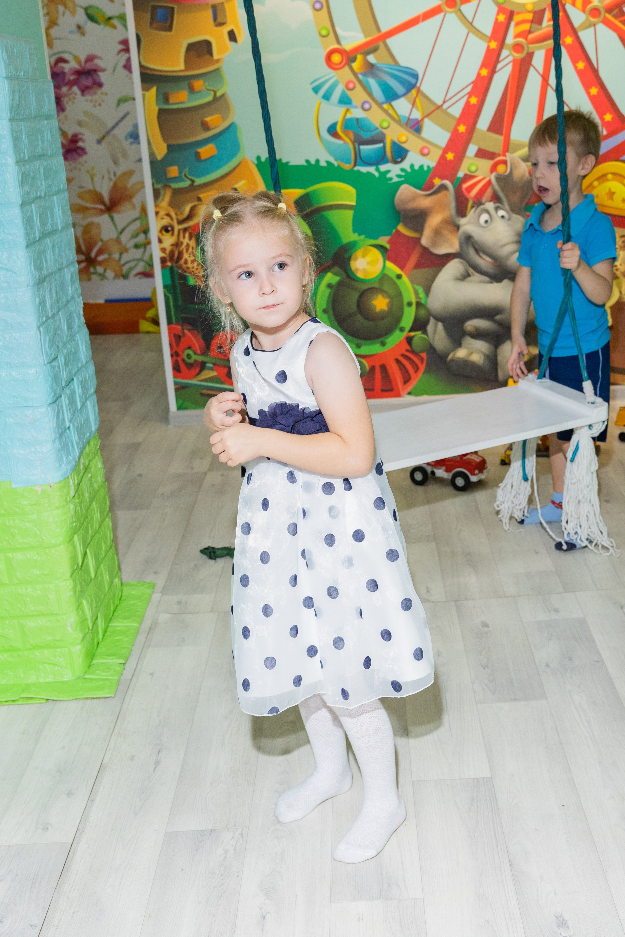 День Рождение в детском центре Качели. Выпускные альбомы во Владивостоке