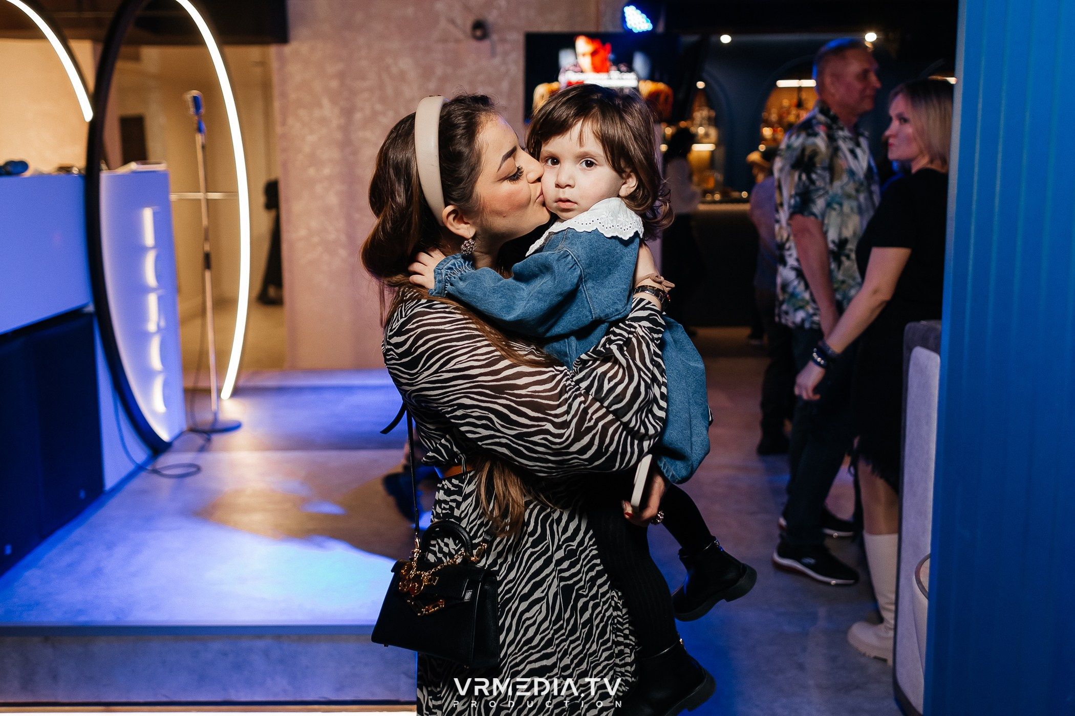 8 марта в караоке-ресторане «Голос»