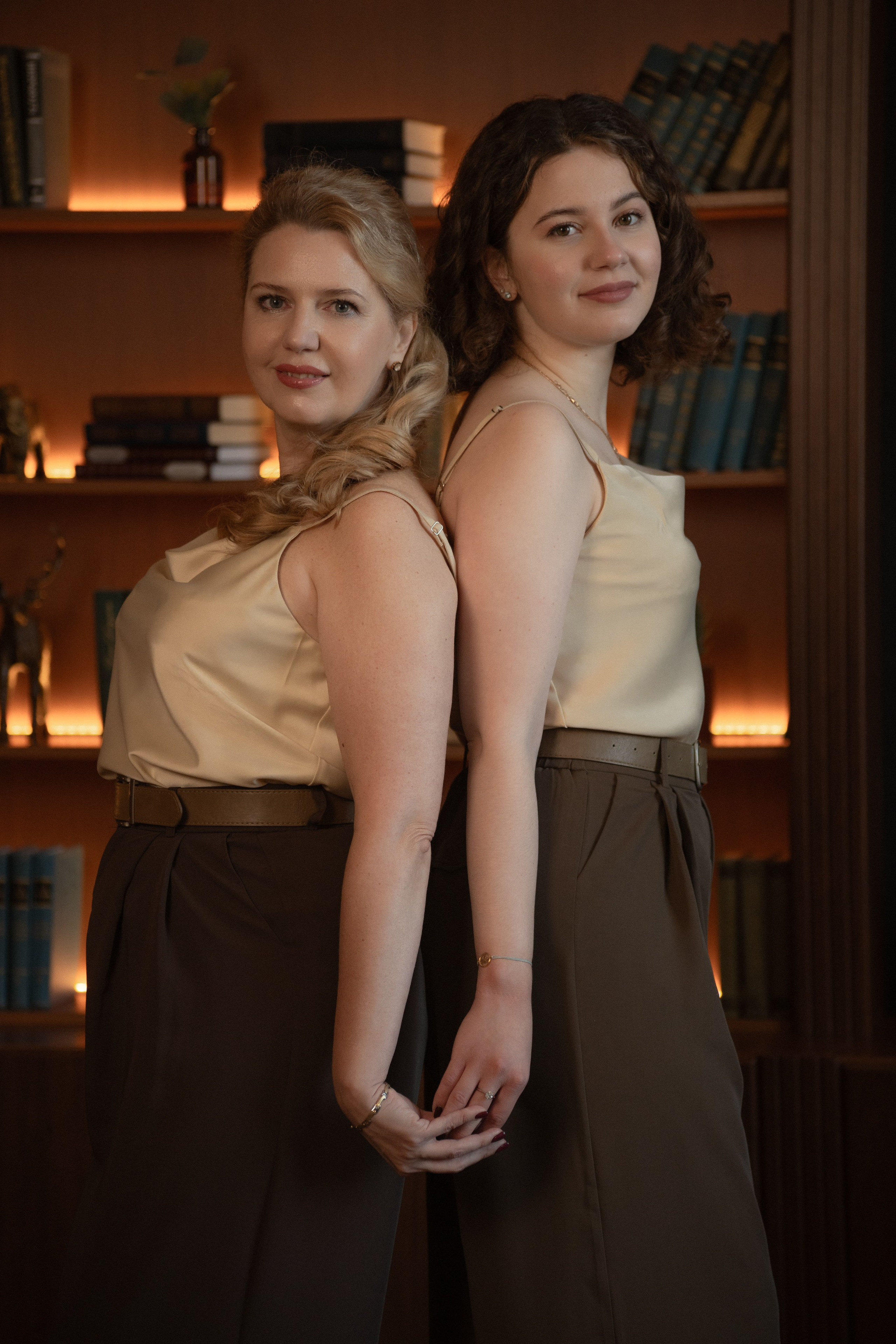 Семейная фотосессия мамы с дочкой