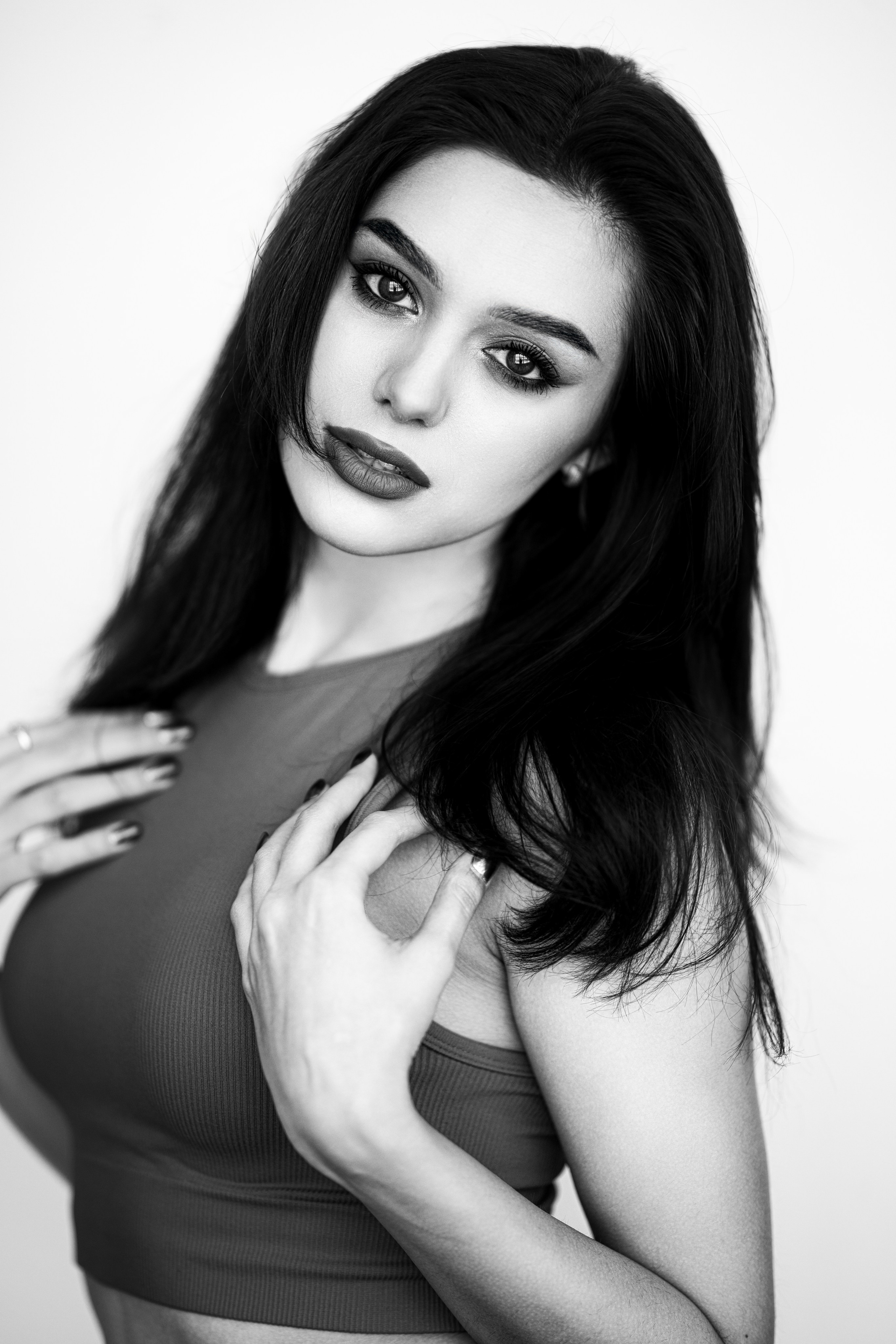 Фотосет с Марианной в студии с минимальным интерьером в формате для «себя»