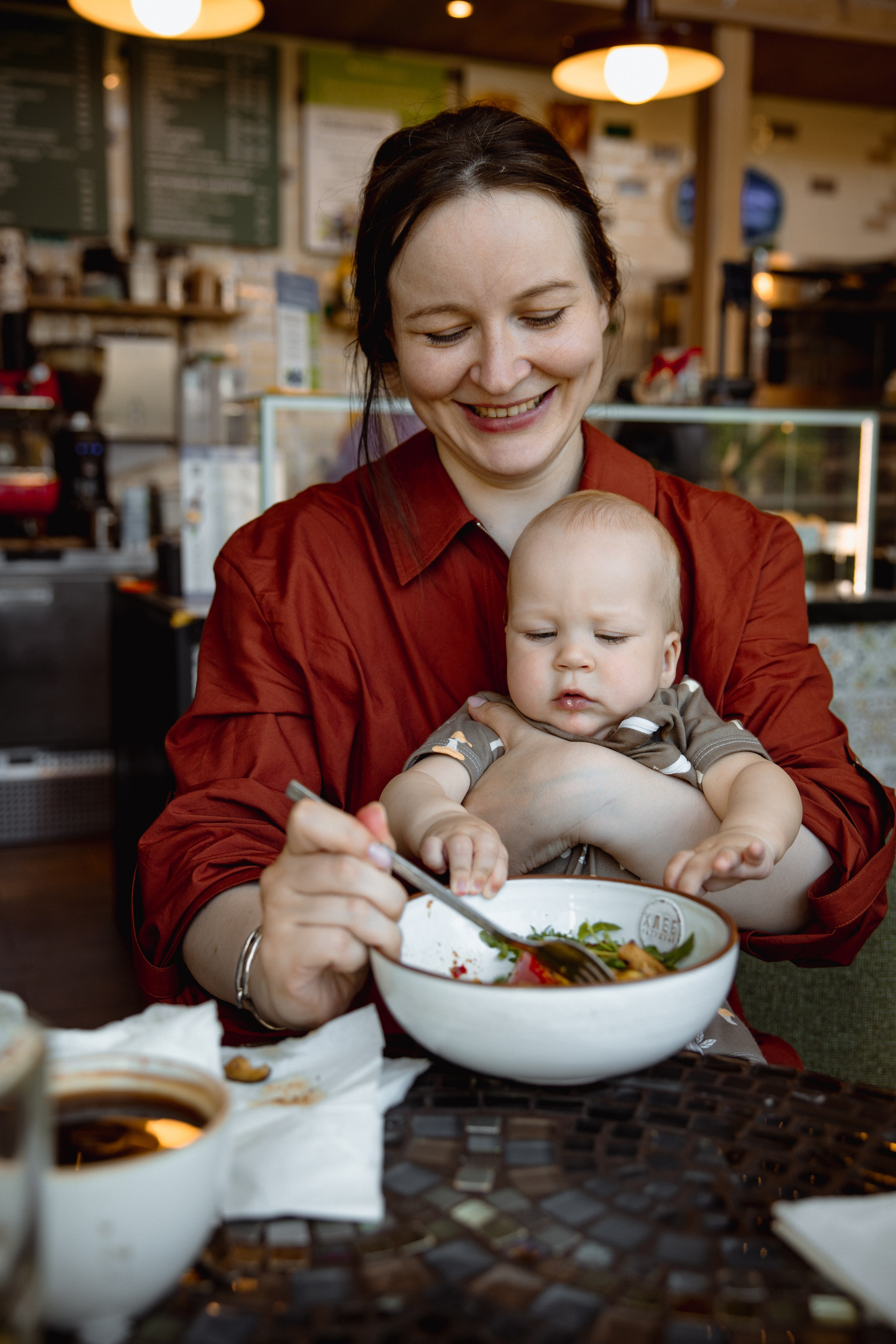 Настя с сыном у Alma-Mater. Ваш семейный newborn и lifestyle фотограф в СПБ Наталья Журавлева