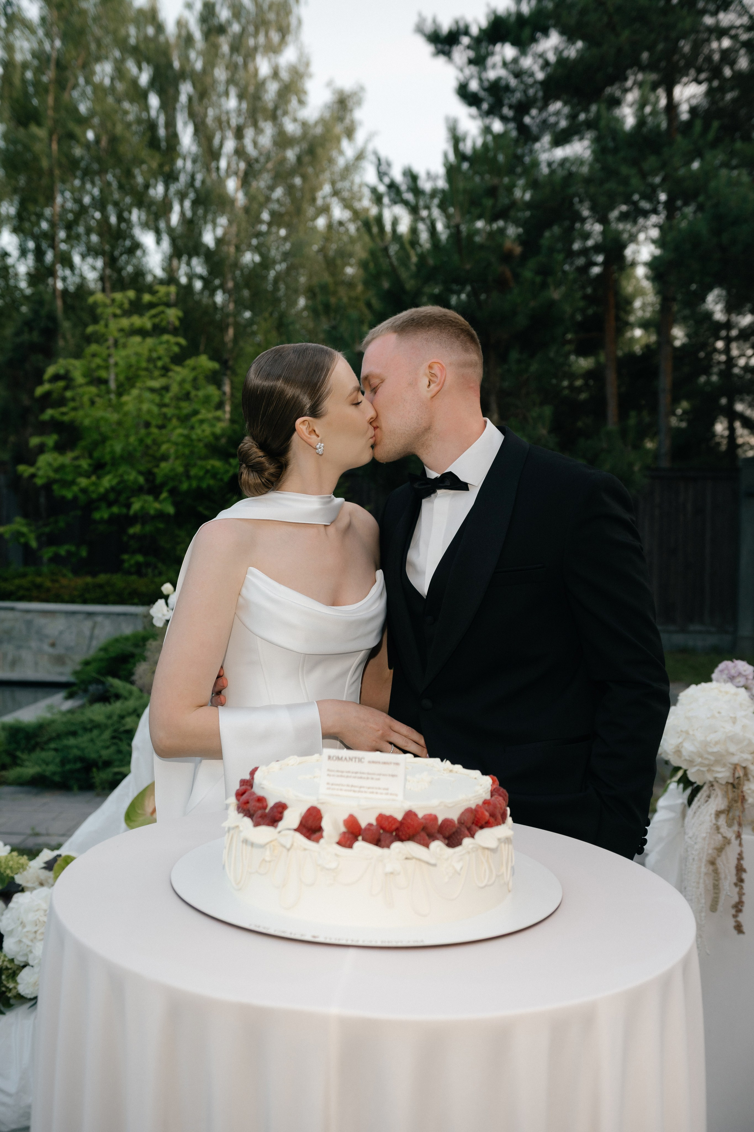 Wedding day in DELICE CHALET. Wedding PHOTOGRAPHER Andrew Vnukov
