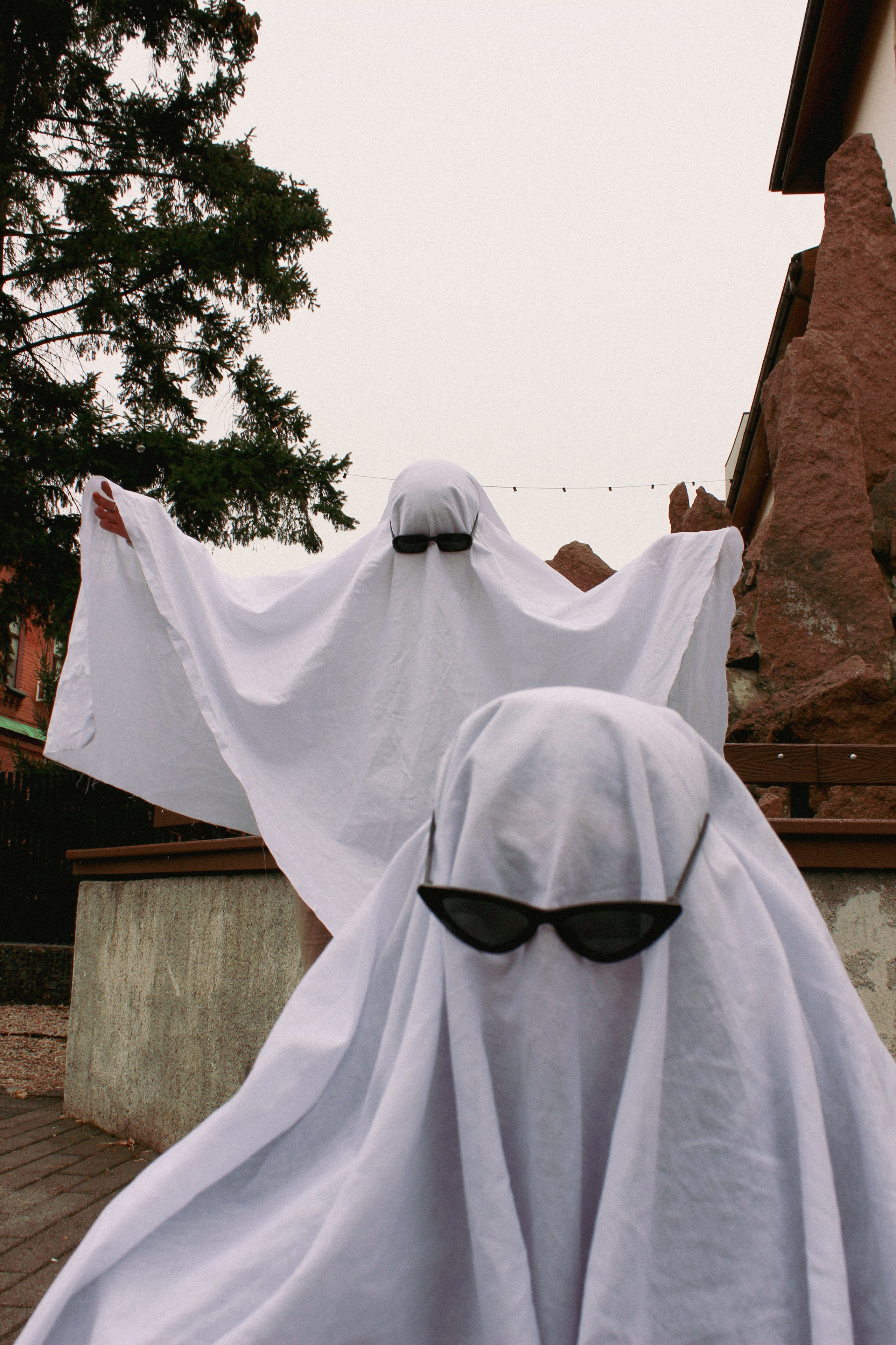 Милые привидения Алёна и Альбина. Фотограф Красноярск