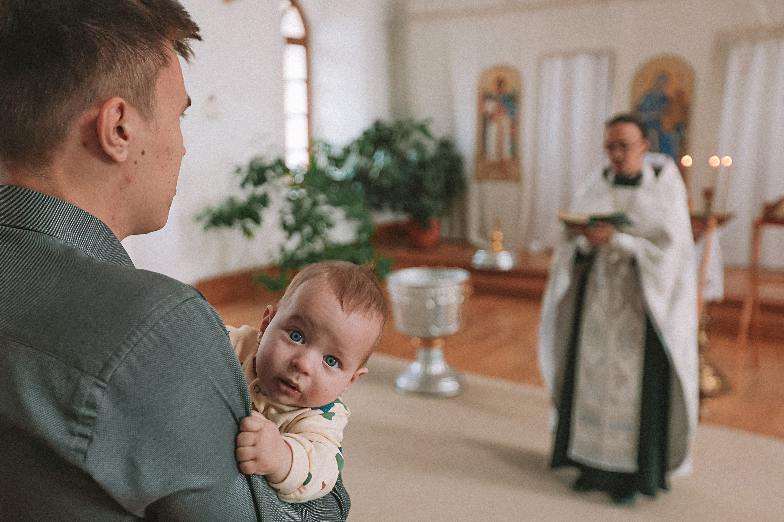 Крещение церковь около моста влюбленных. Семейный фотограф Тюмень, фотограф на роды Салмина Мария