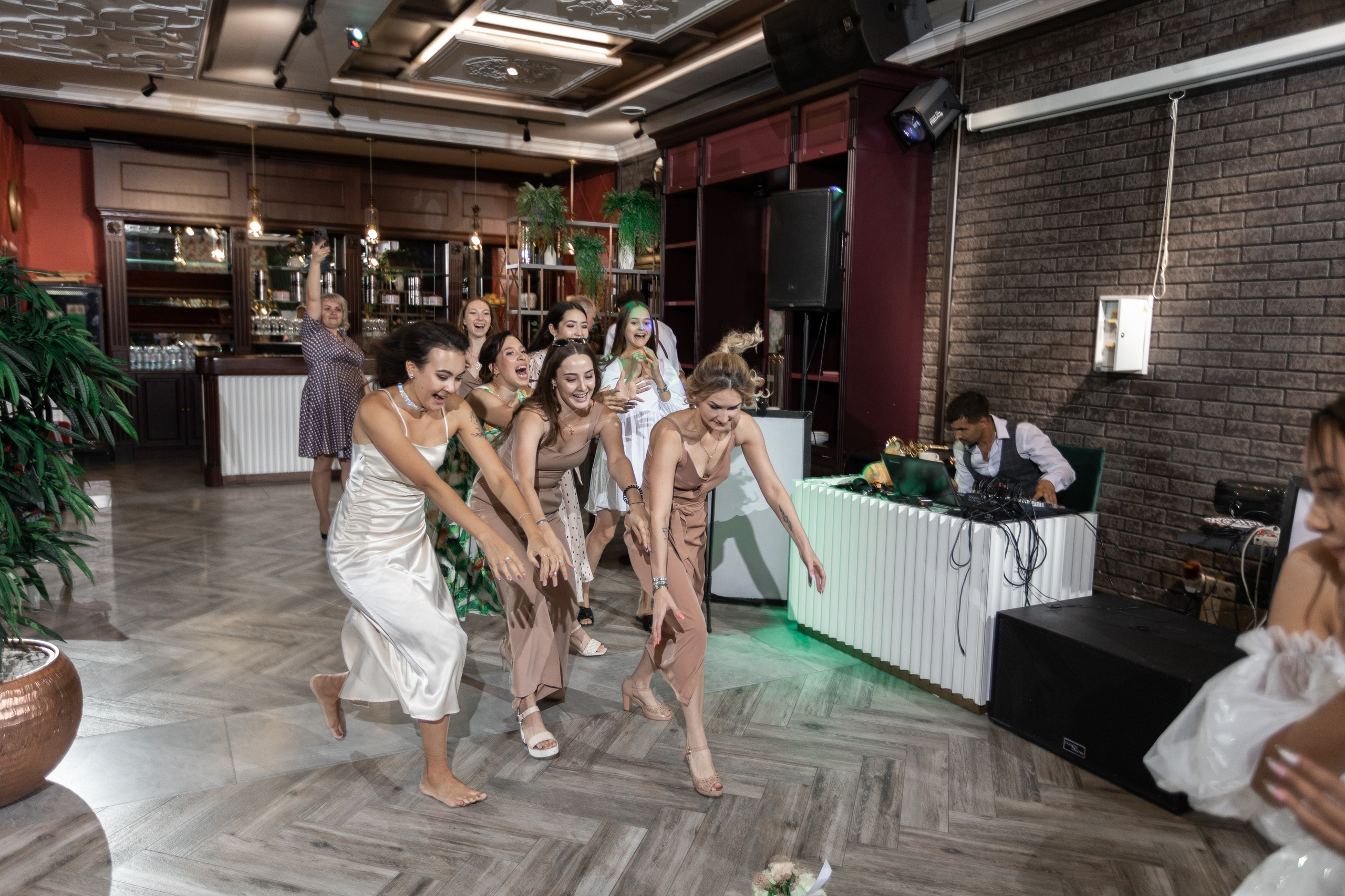 Свадебный фотограф Уфа — Руслан ГабдлисламовЖивые эмоции, красивые кадры, воспоминания на всю жизнь.Работаю по всей Республике Башкортоста. Свадебный фотограф Уфа Руслан Габдлисламов