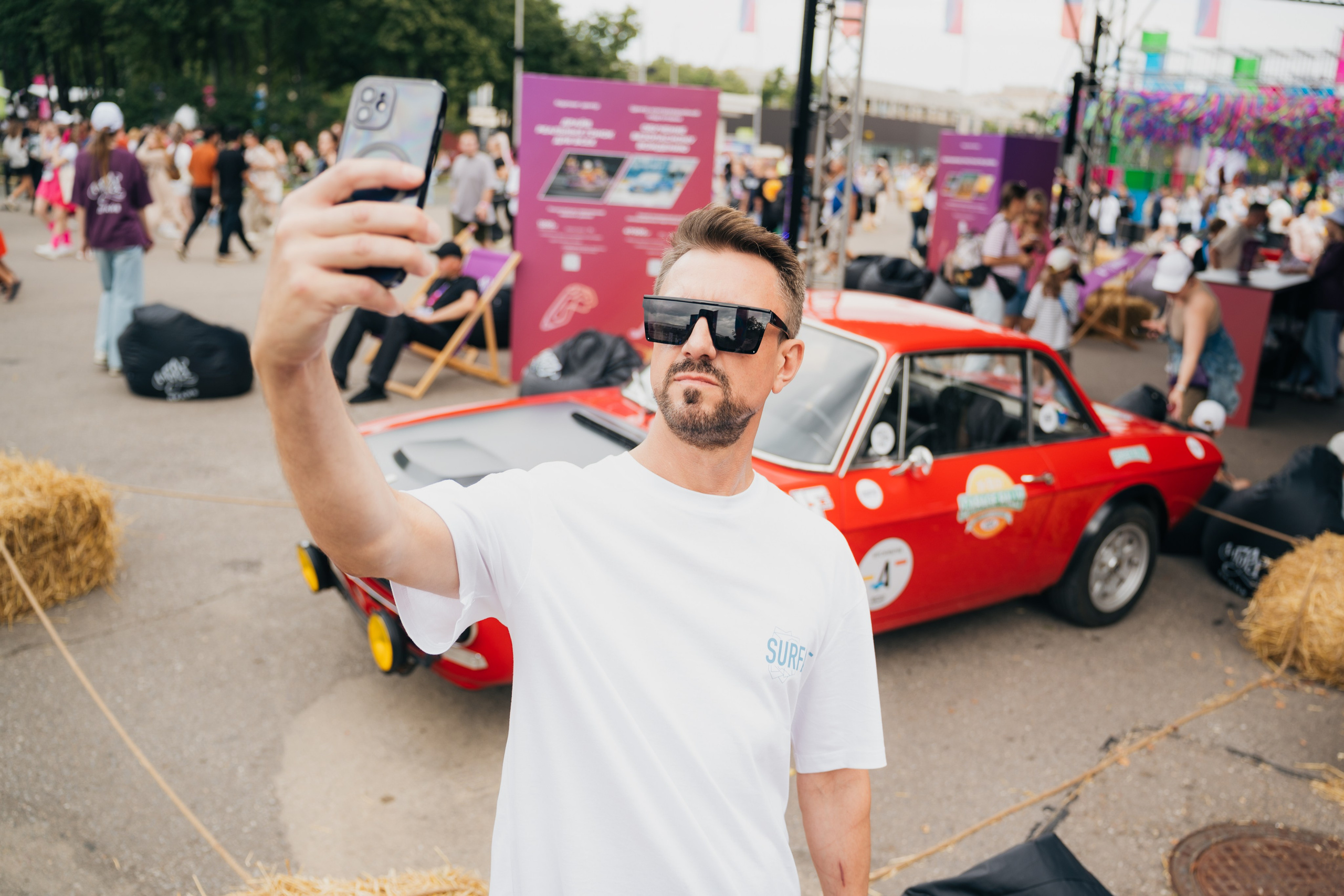 Стенд Igora Drive на фестивале VK Fest 2025. Ilya Foxy — автомобильный фотограф