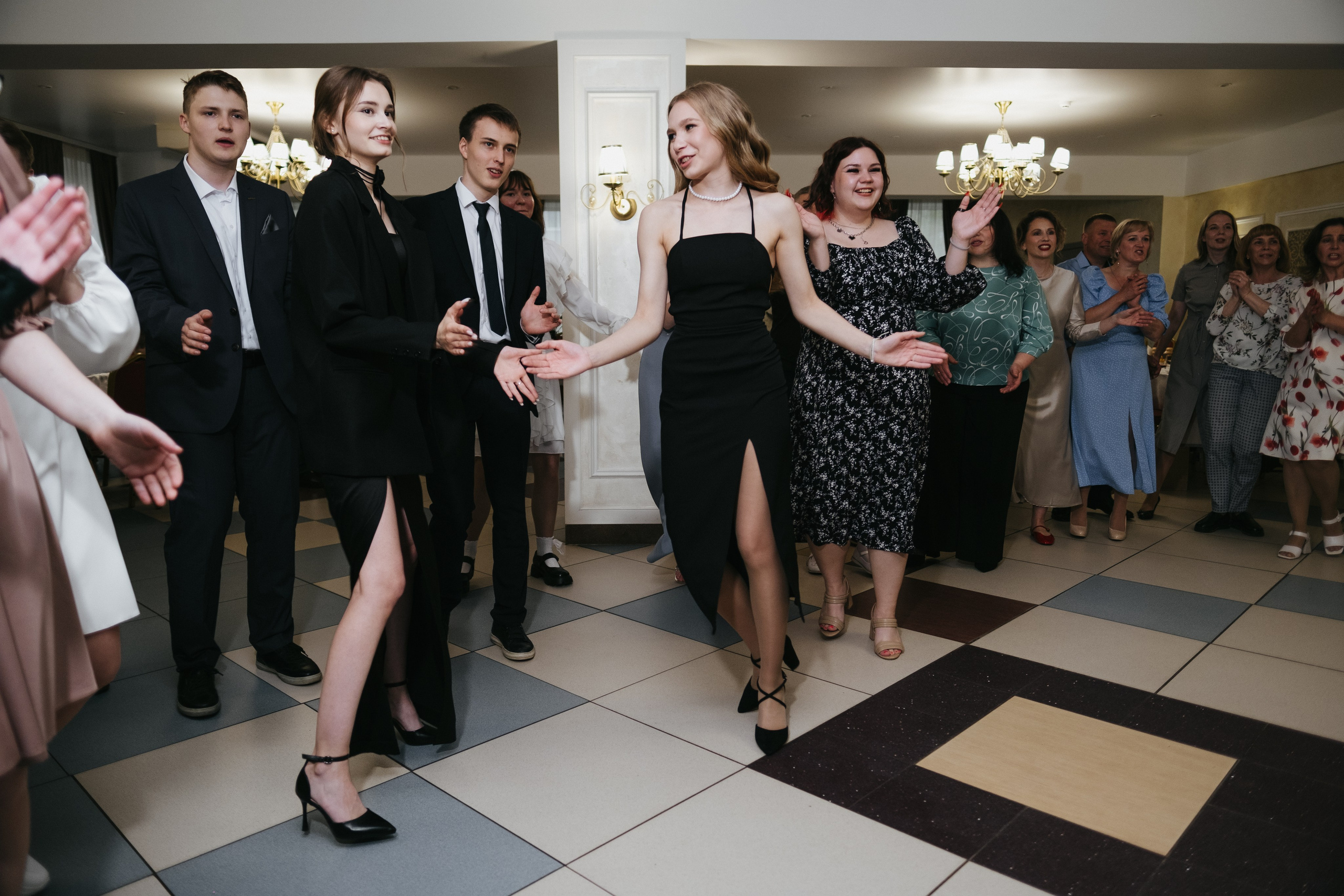Выпускной 11 класс школы № 30. Свадебный и репортажной фотограф Денис Ожигин в Краснодаре и Краснодарском крае