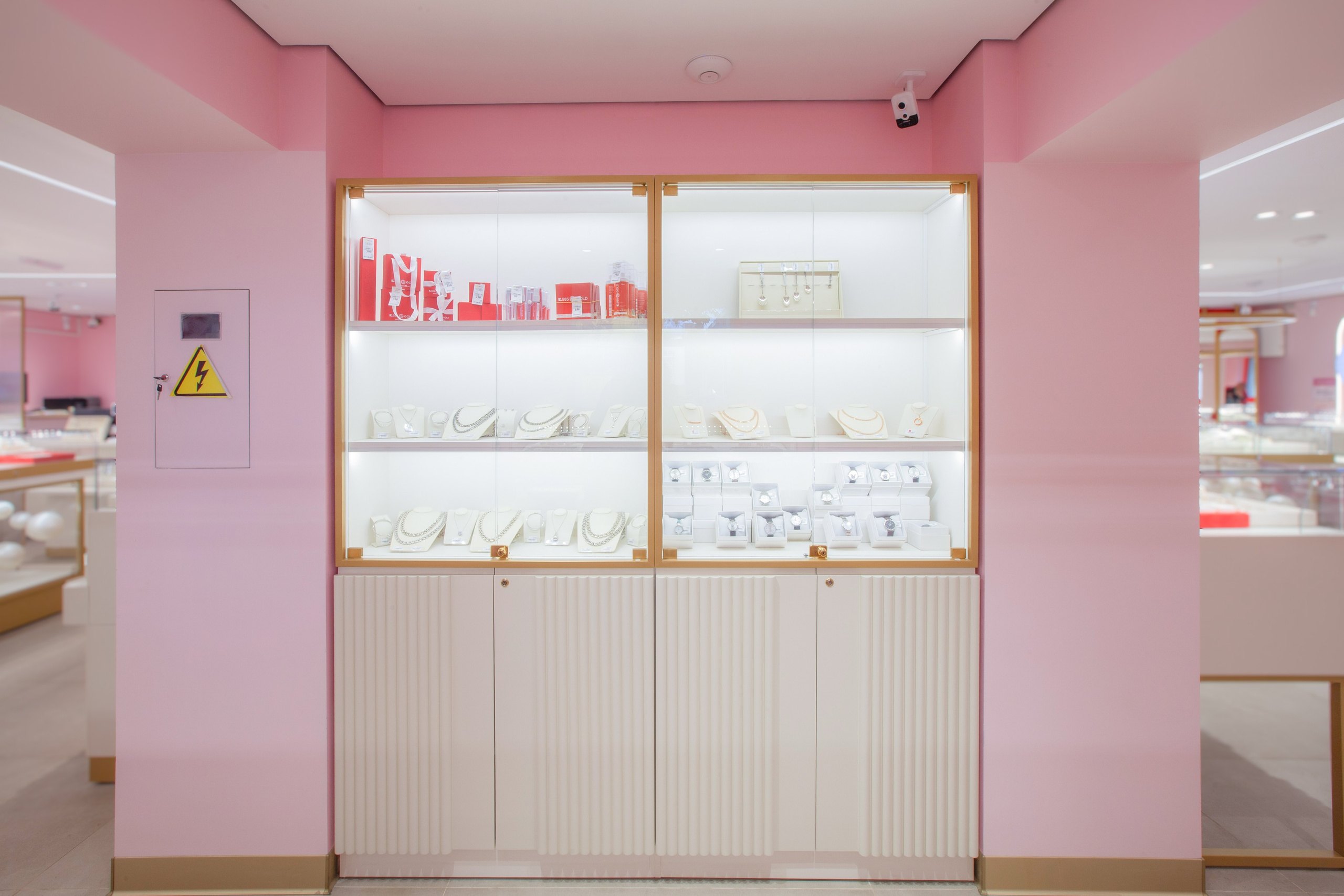 Фотосъёмка ювелирного салона «585 GOLD» для дизайн-агентства RETAILAB. Илья Михачёв Фотограф ПРО людей