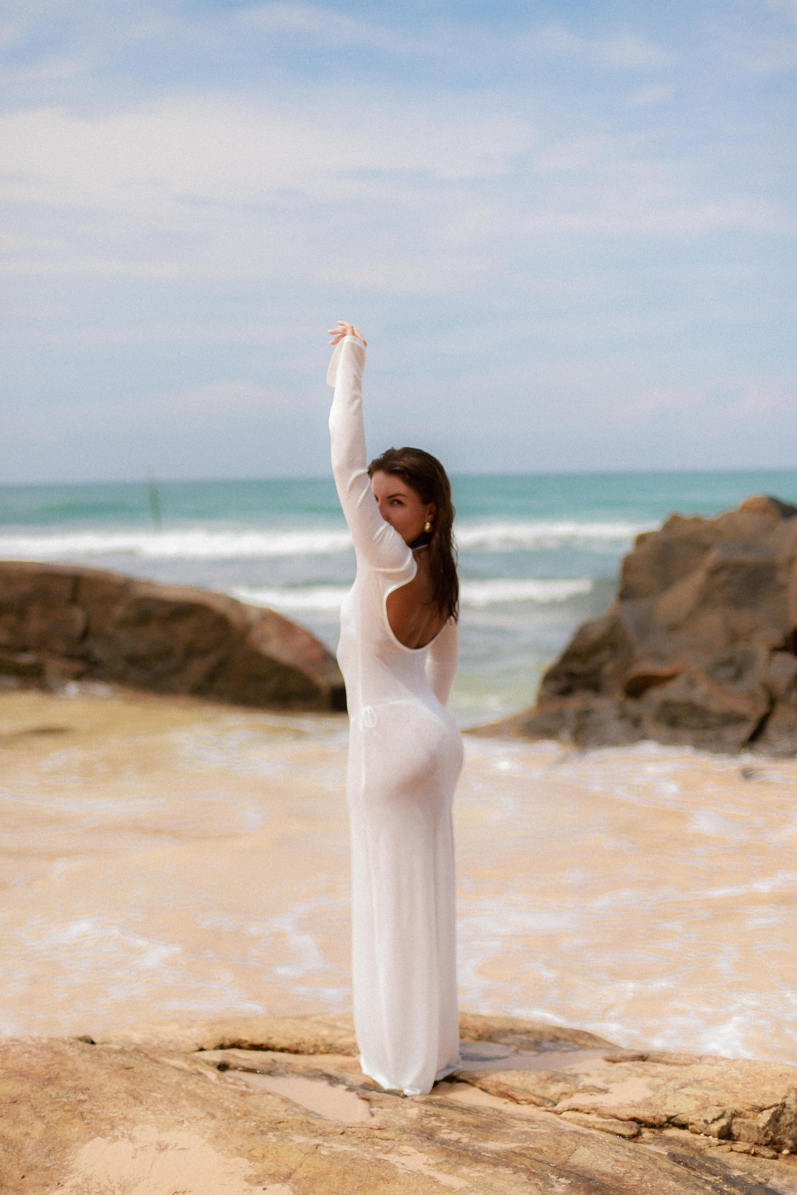 Эстетичные кадры на пляже Coconut Beach: девушка в тропическом раю | Фотосессия на Шри-Ланке. Фотограф на Шри-Ланке