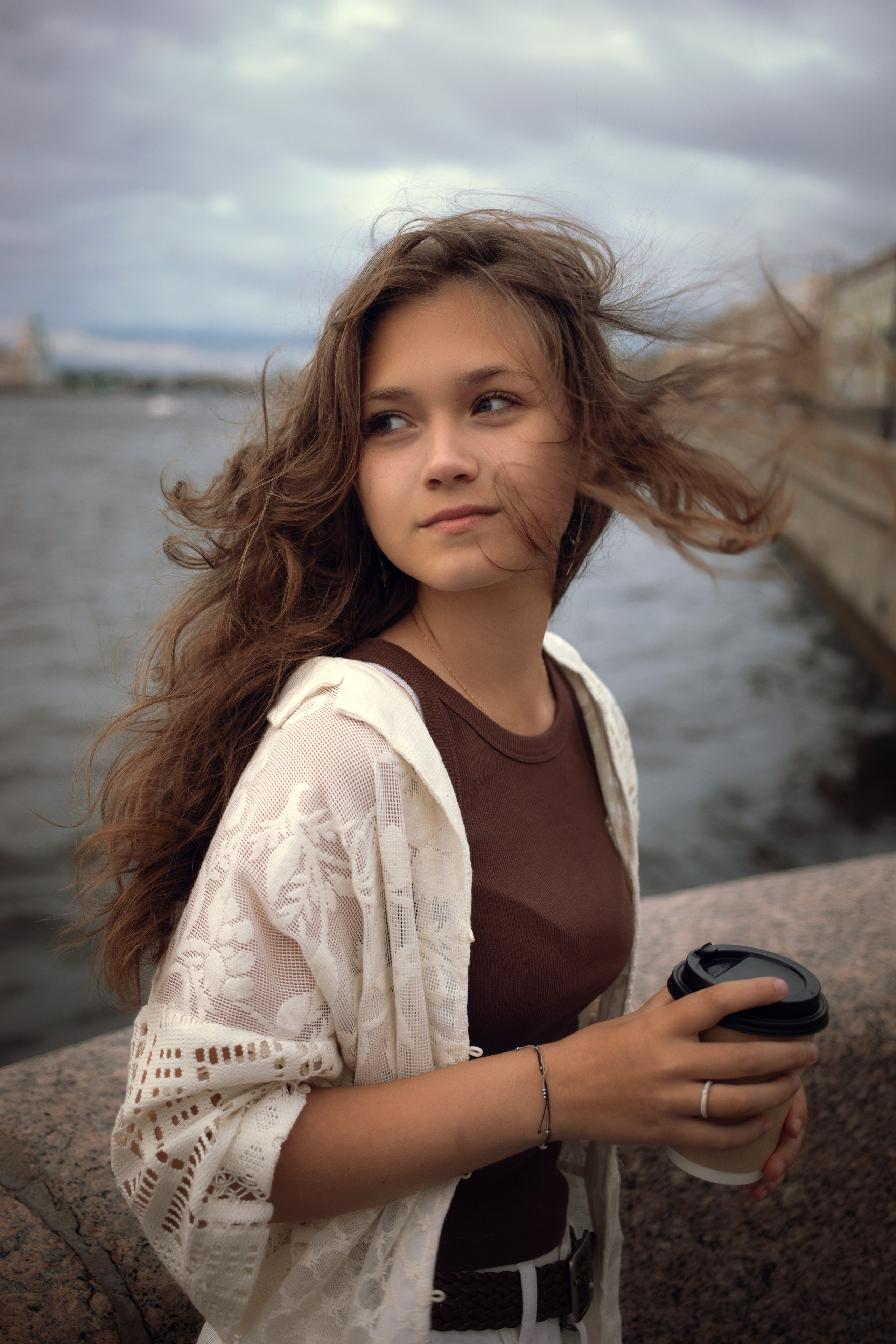 Фотосессия для девушки подростка в центре города. Детский и семейный фотограф Муксимова Ирина