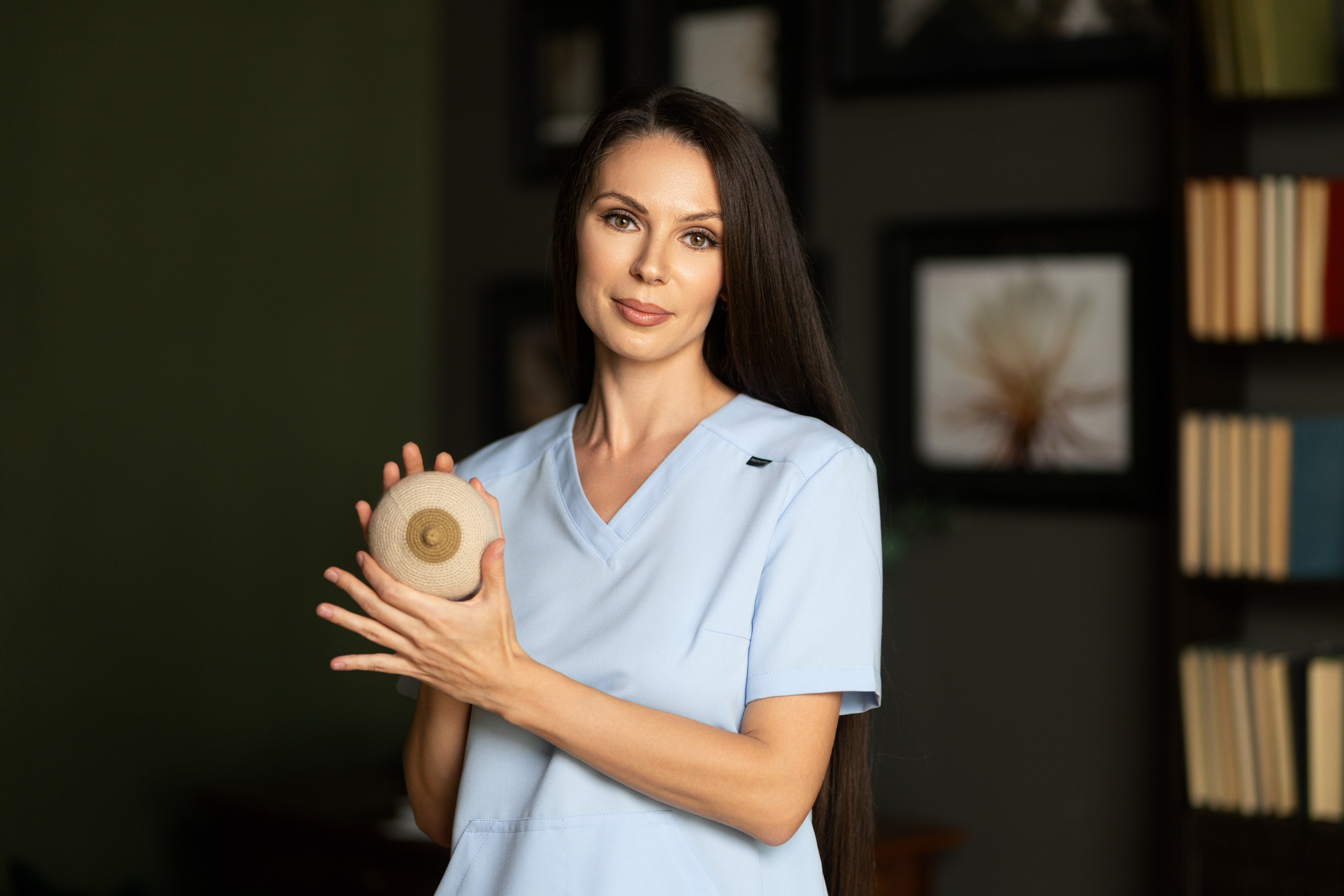 Контент съемка в студии с интерьером с Оксаной — специалиста по грудному вскармливанию для контента. Дмитрий Шульгин, портретный фотограф в Воронеже