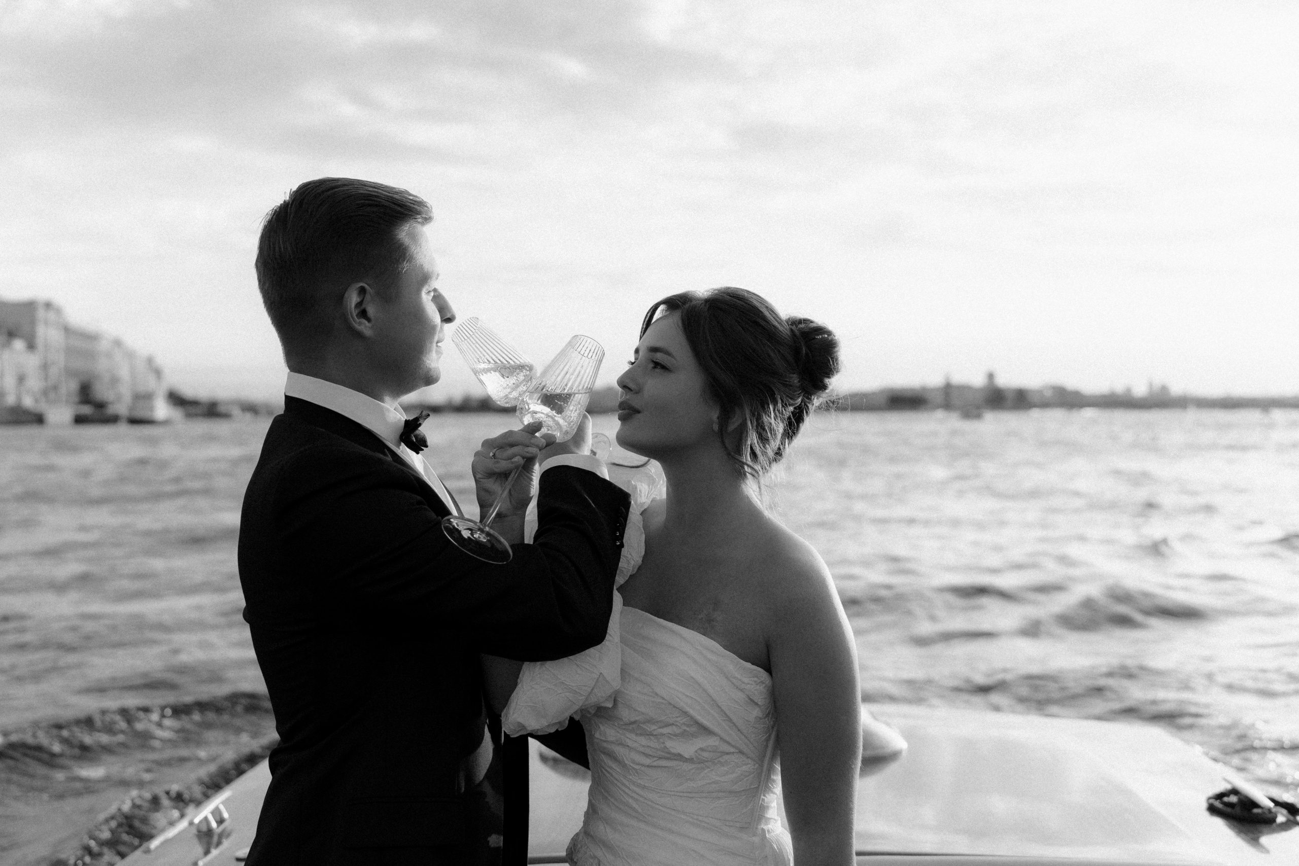 Настя и Лёша. Прогулка по Питеру. Катер. На цифру и плёнку. Свадебный фотограф Катерина Чулкова